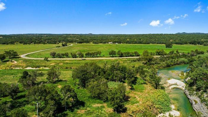 440 Chimney Valley Rd, Blanco, TX 78606