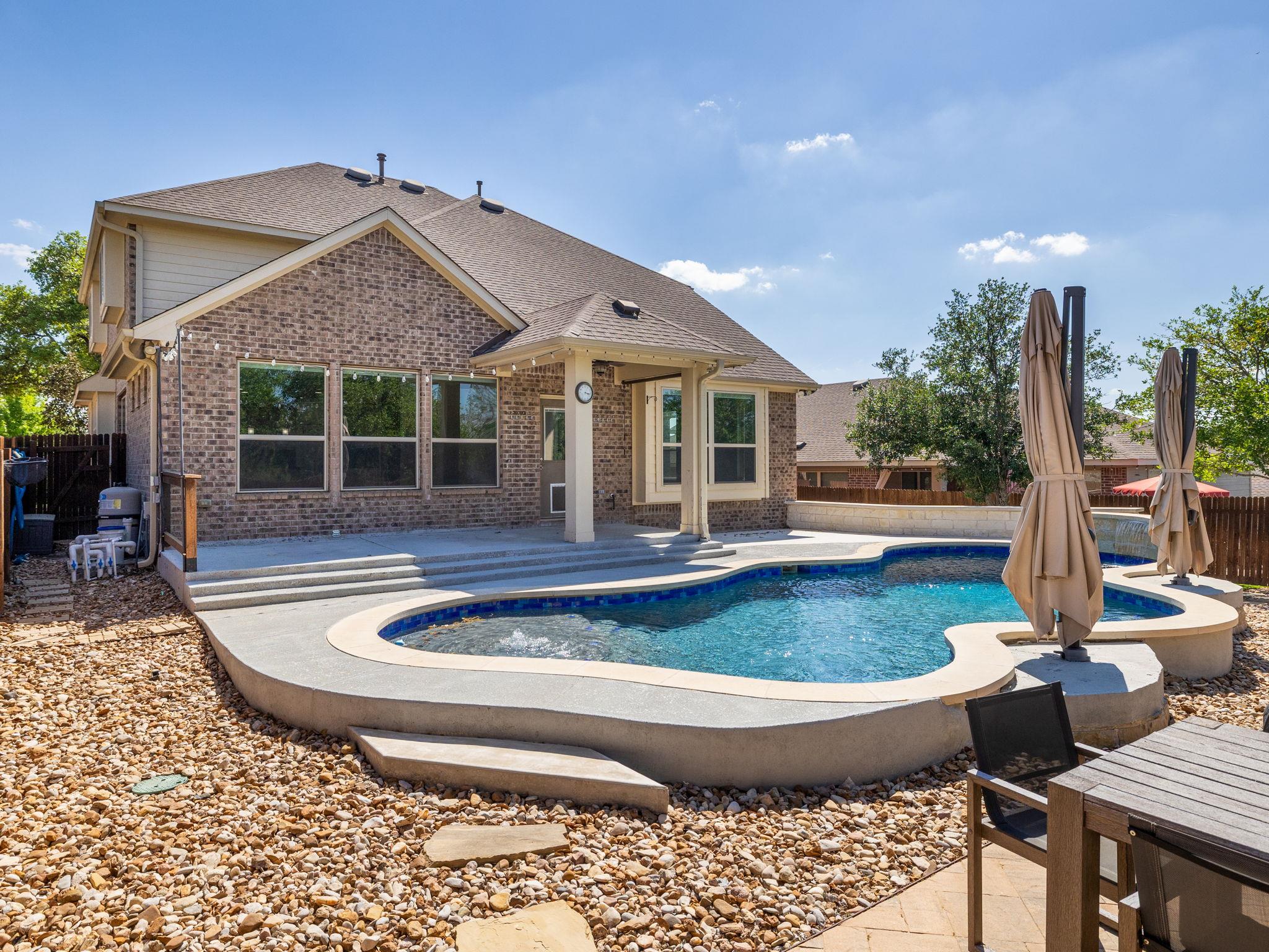 225 Kirkhill St, Hutto, TX 78634