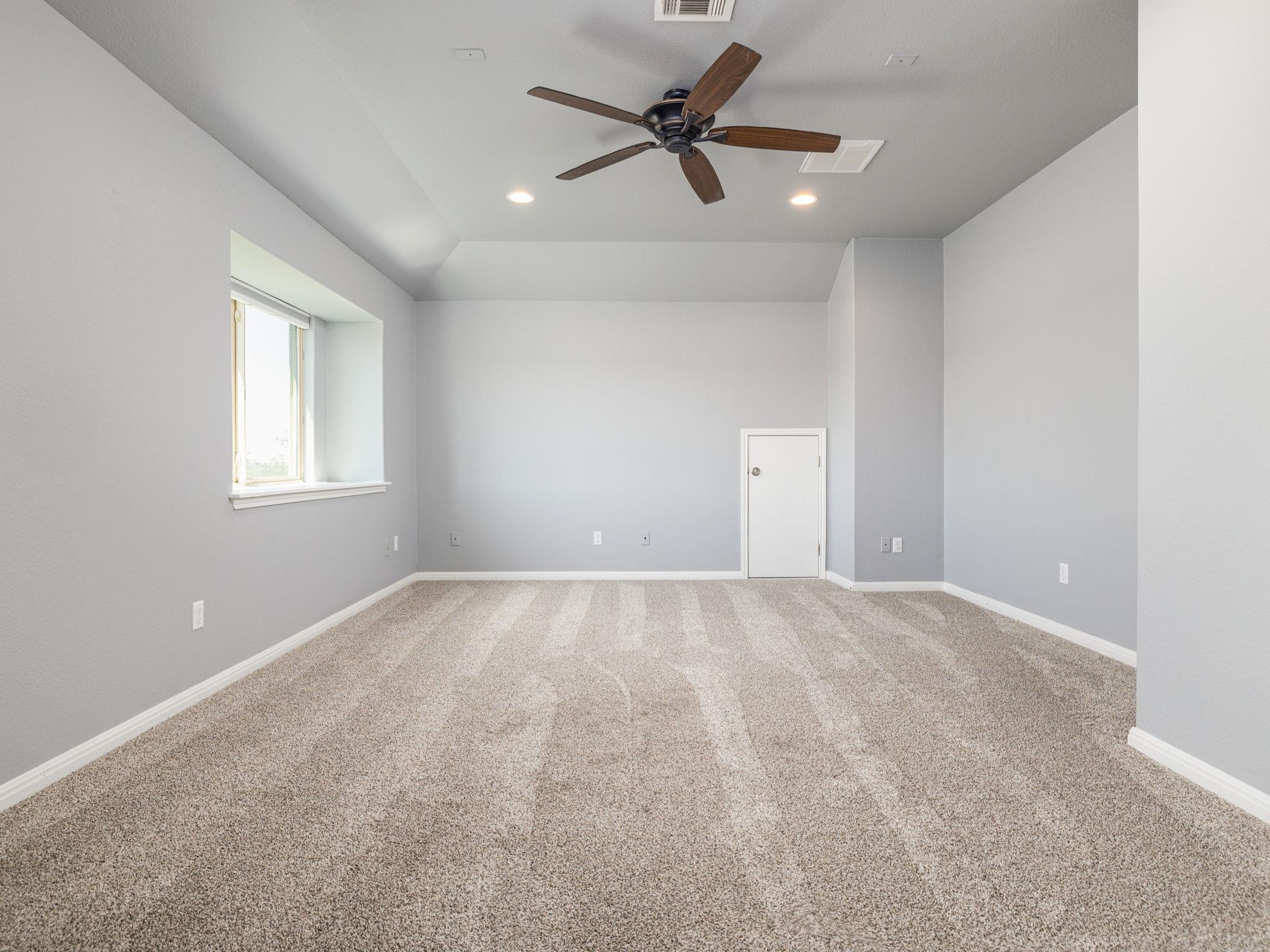 225 Kirkhill St, Hutto, TX 78634