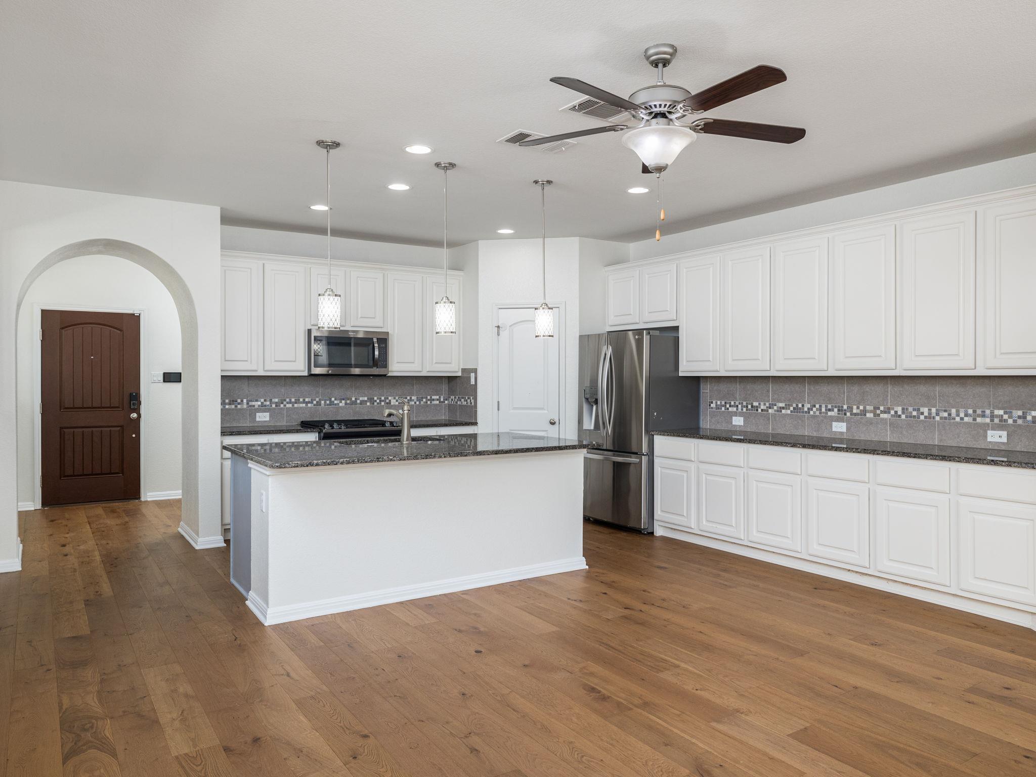 225 Kirkhill St, Hutto, TX 78634