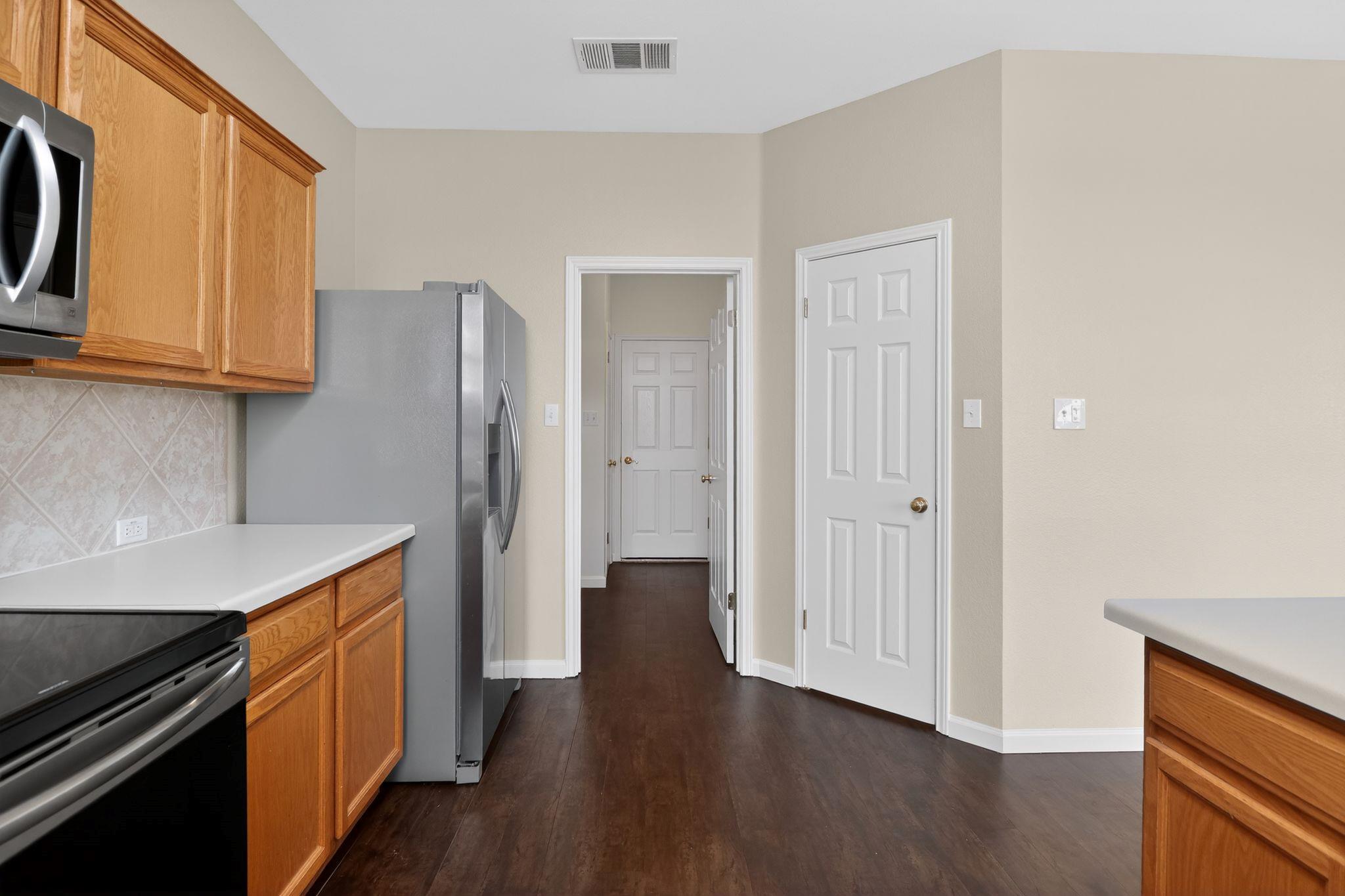 6014 Lone Star Ct, Hutto, TX 78634