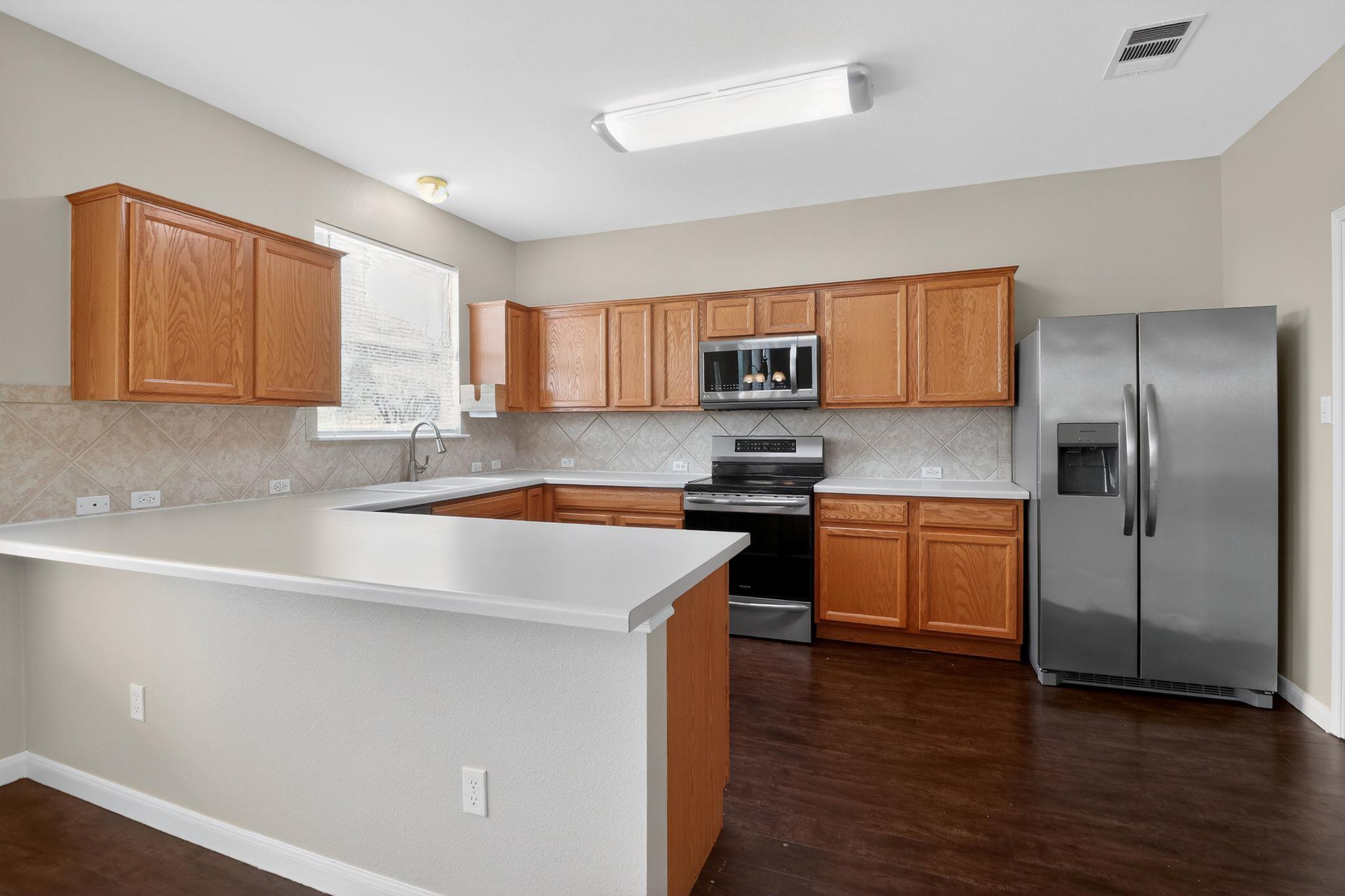 6014 Lone Star Ct, Hutto, TX 78634