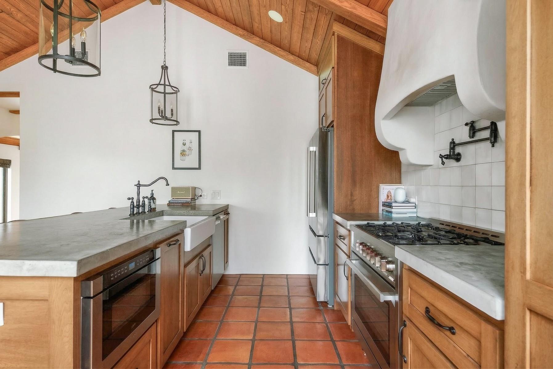 2519 E 4th St # 1, Austin, TX 78702