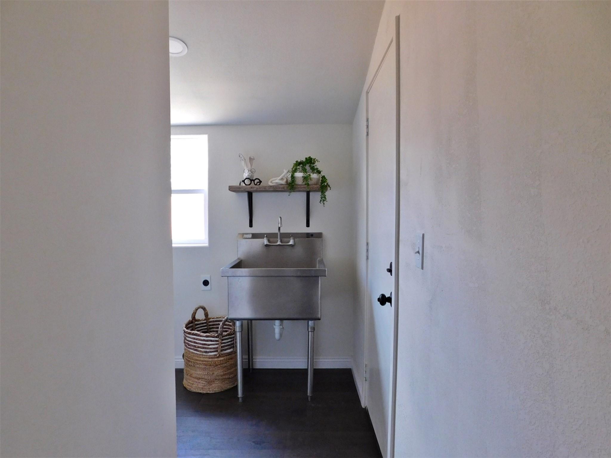 205 E Train St, Ellinger, TX 78938