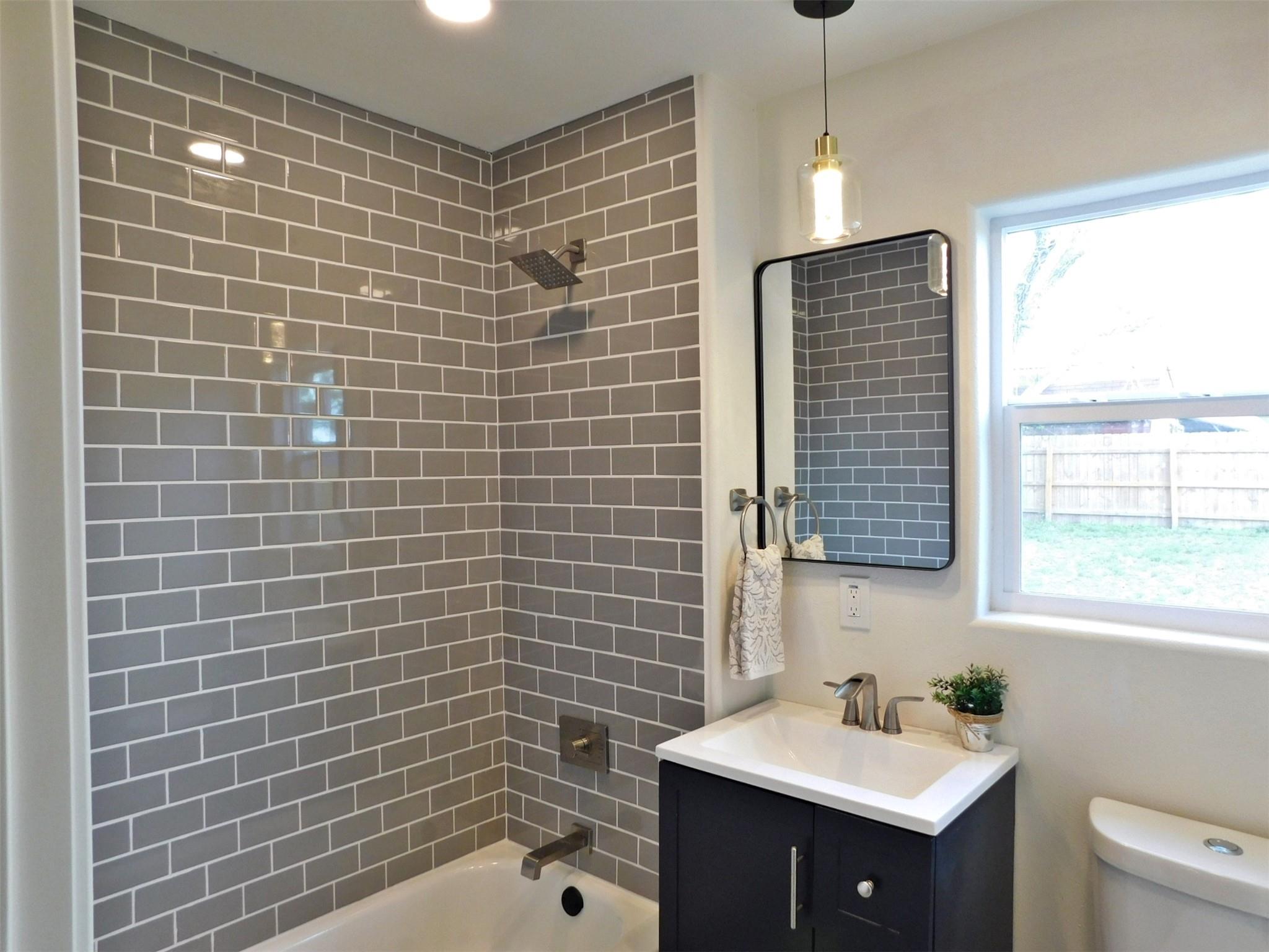 205 E Train St, Ellinger, TX 78938