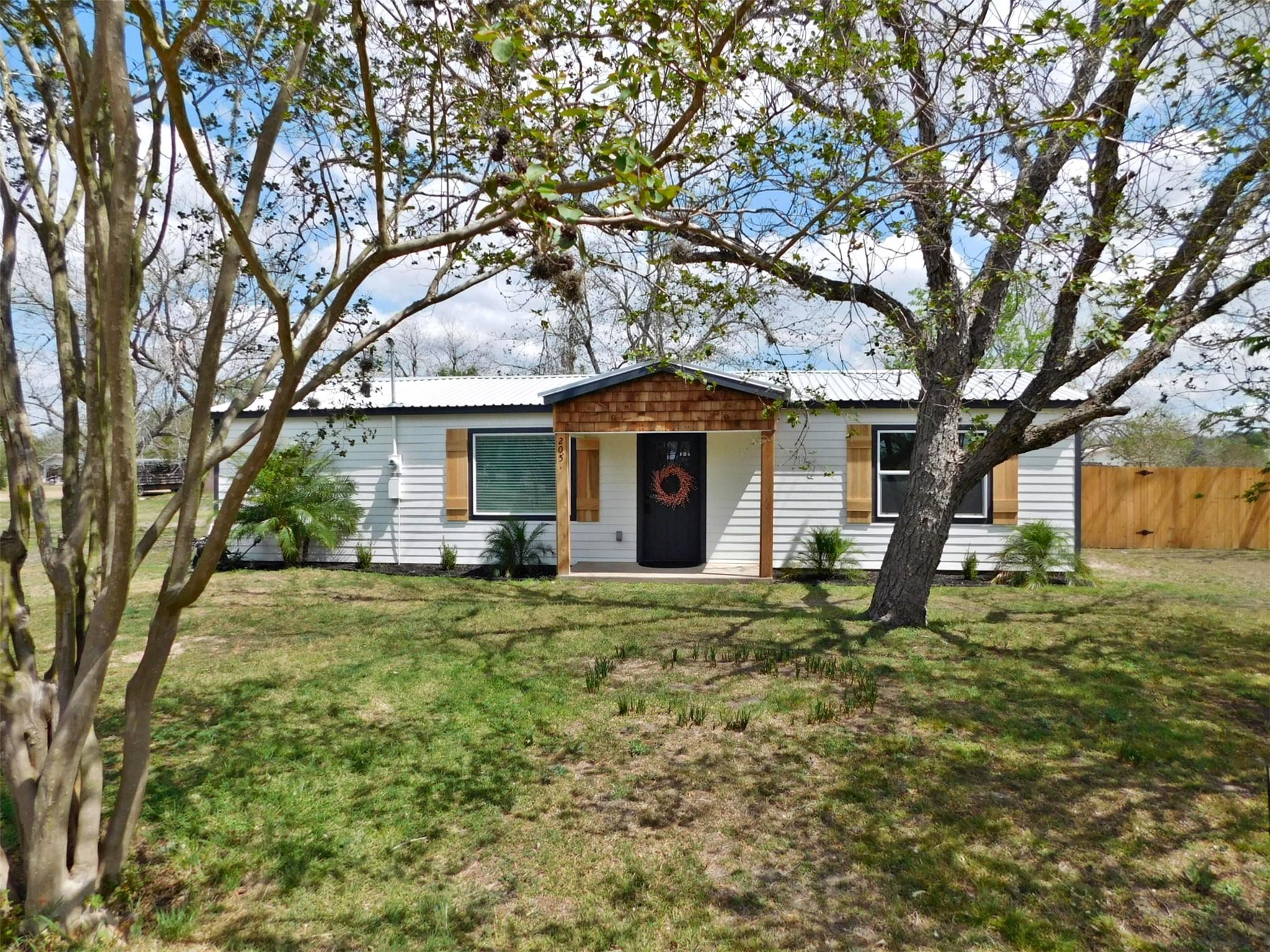 205 E Train St, Ellinger, TX 78938