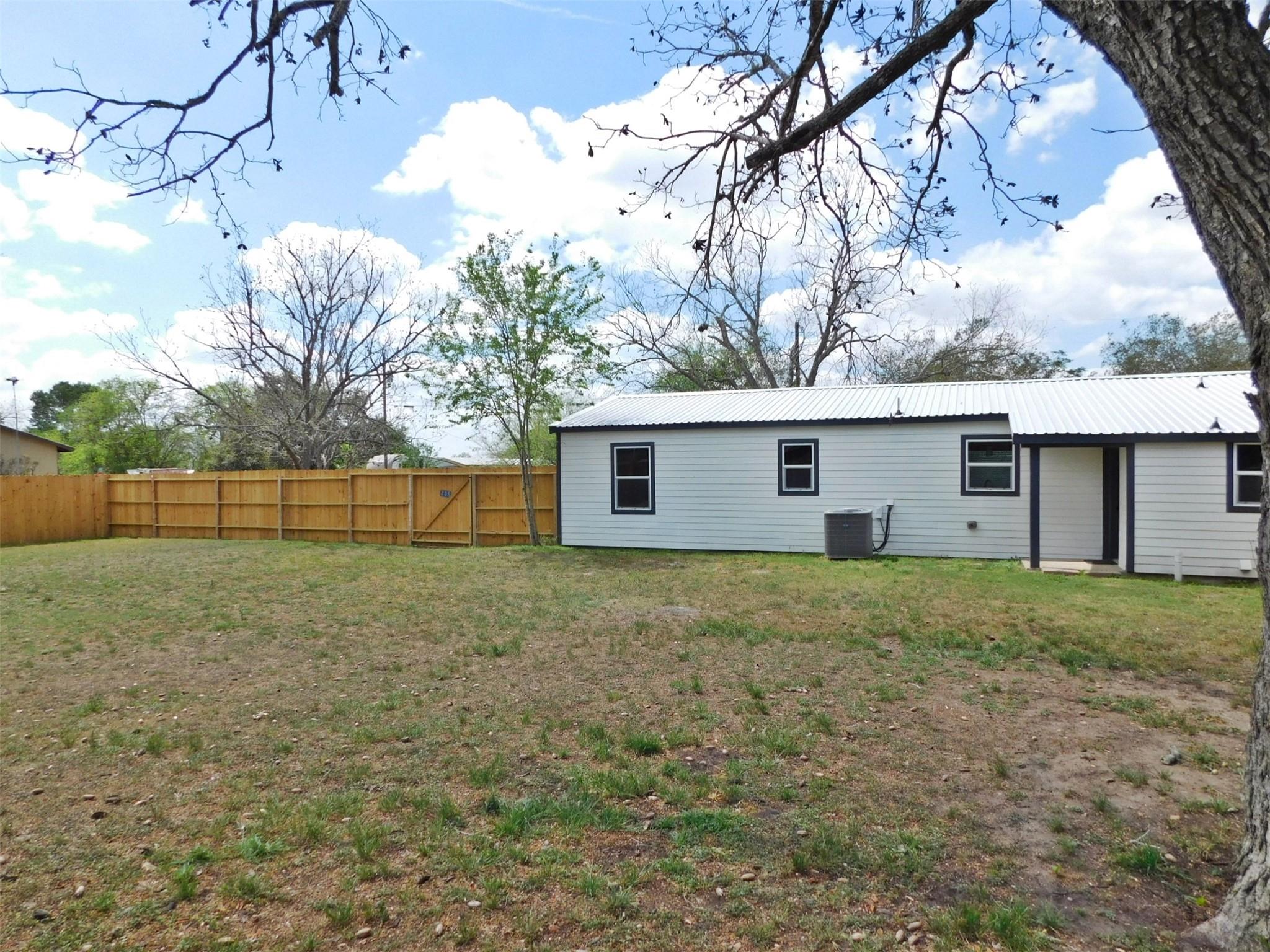 205 E Train St, Ellinger, TX 78938