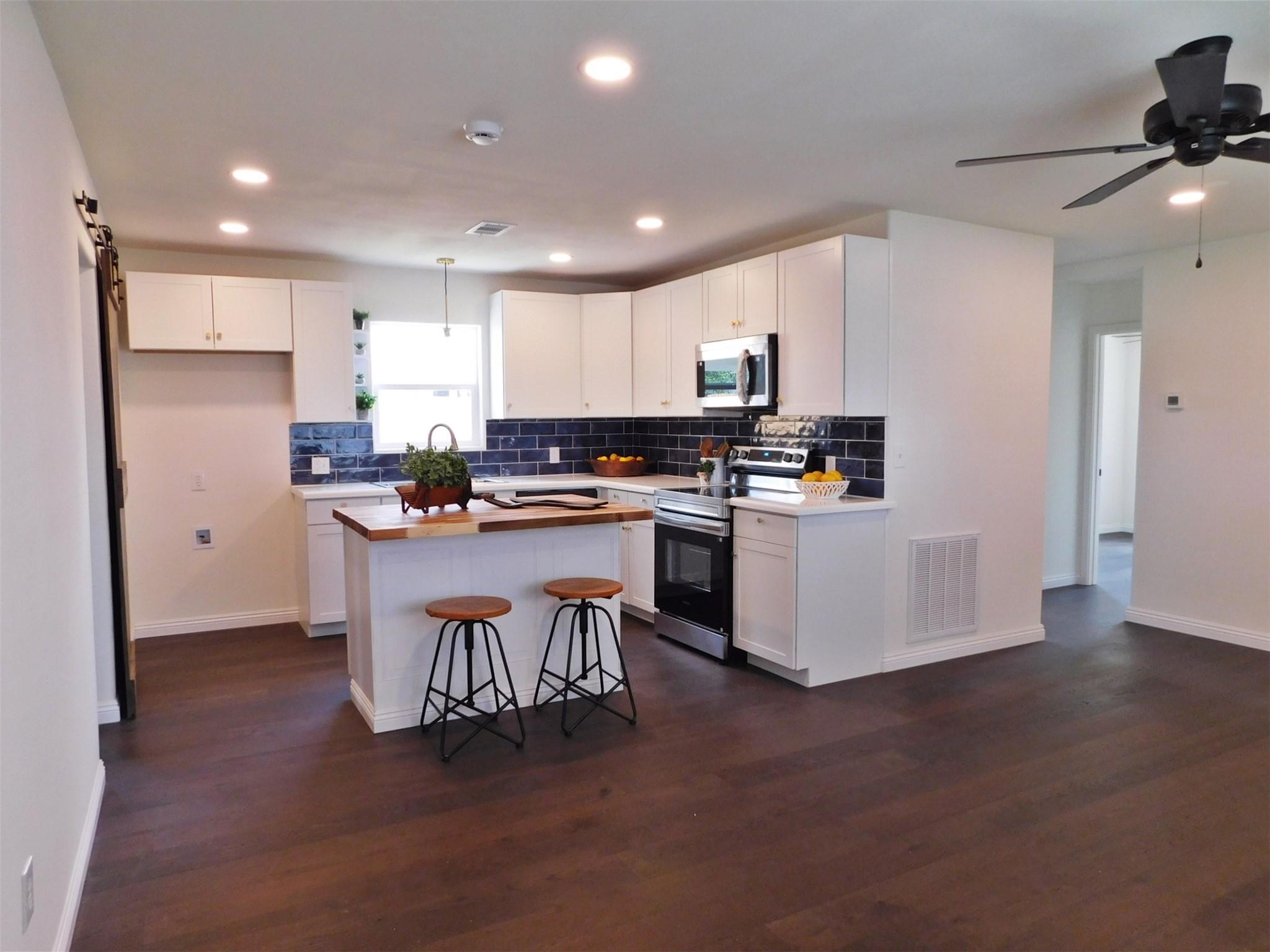 205 E Train St, Ellinger, TX 78938