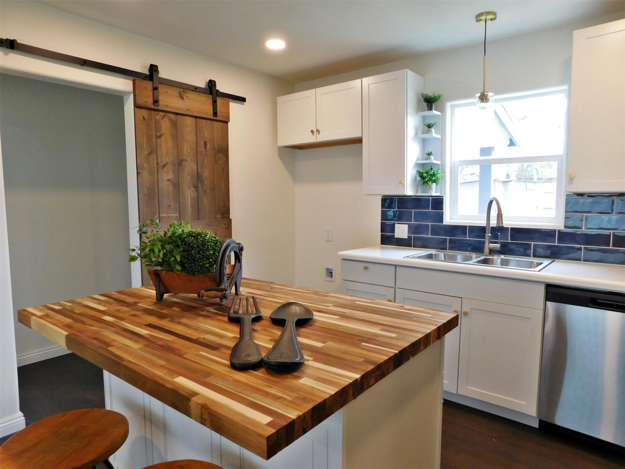 205 E Train St, Ellinger, TX 78938