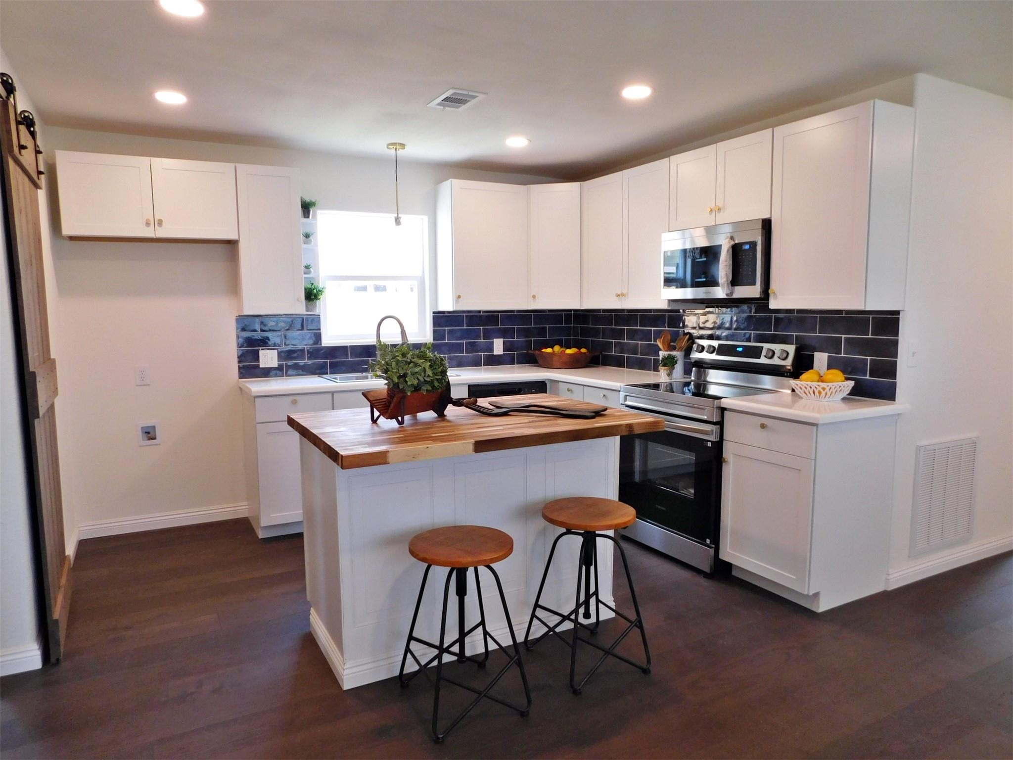 205 E Train St, Ellinger, TX 78938