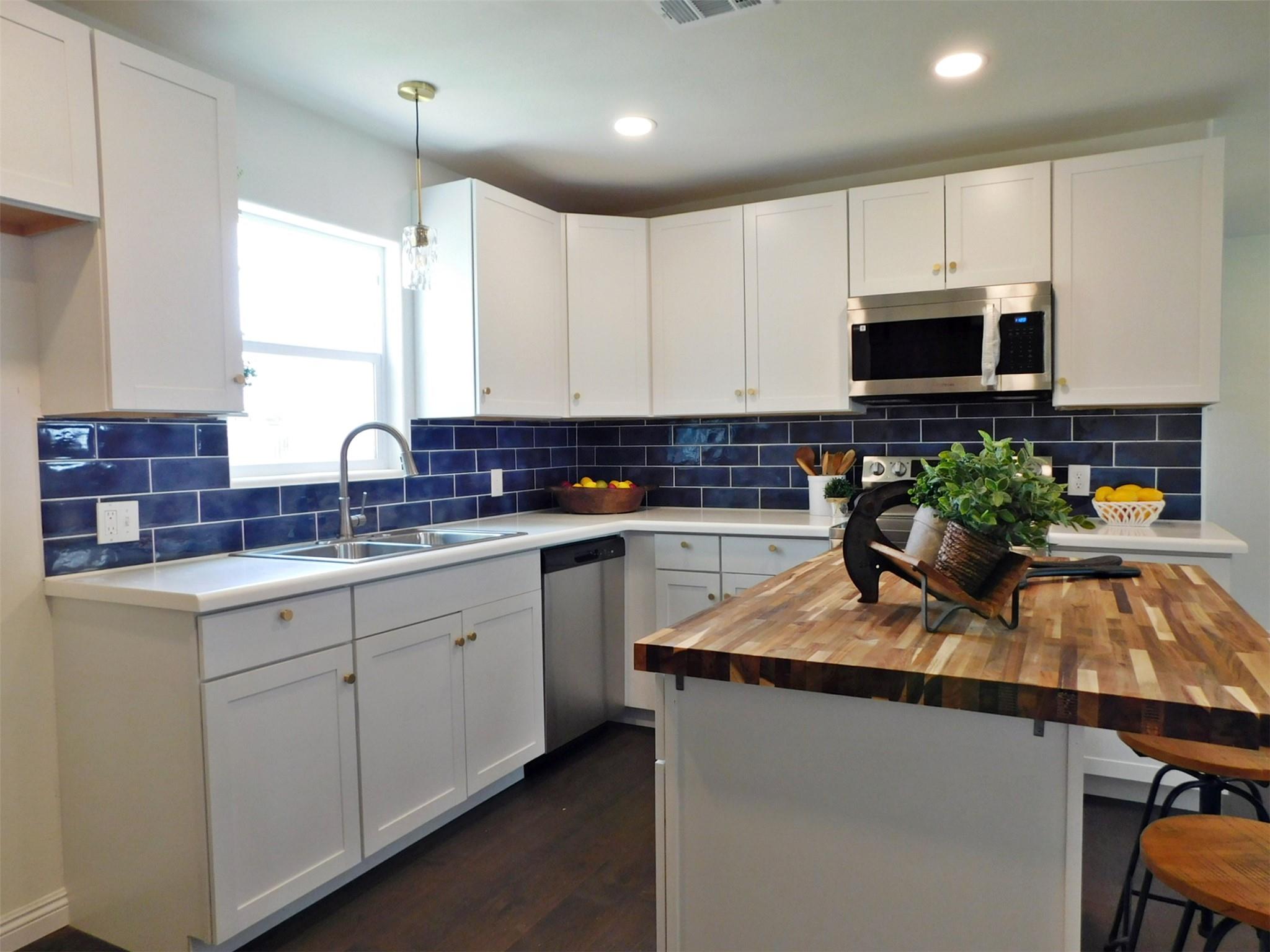 205 E Train St, Ellinger, TX 78938