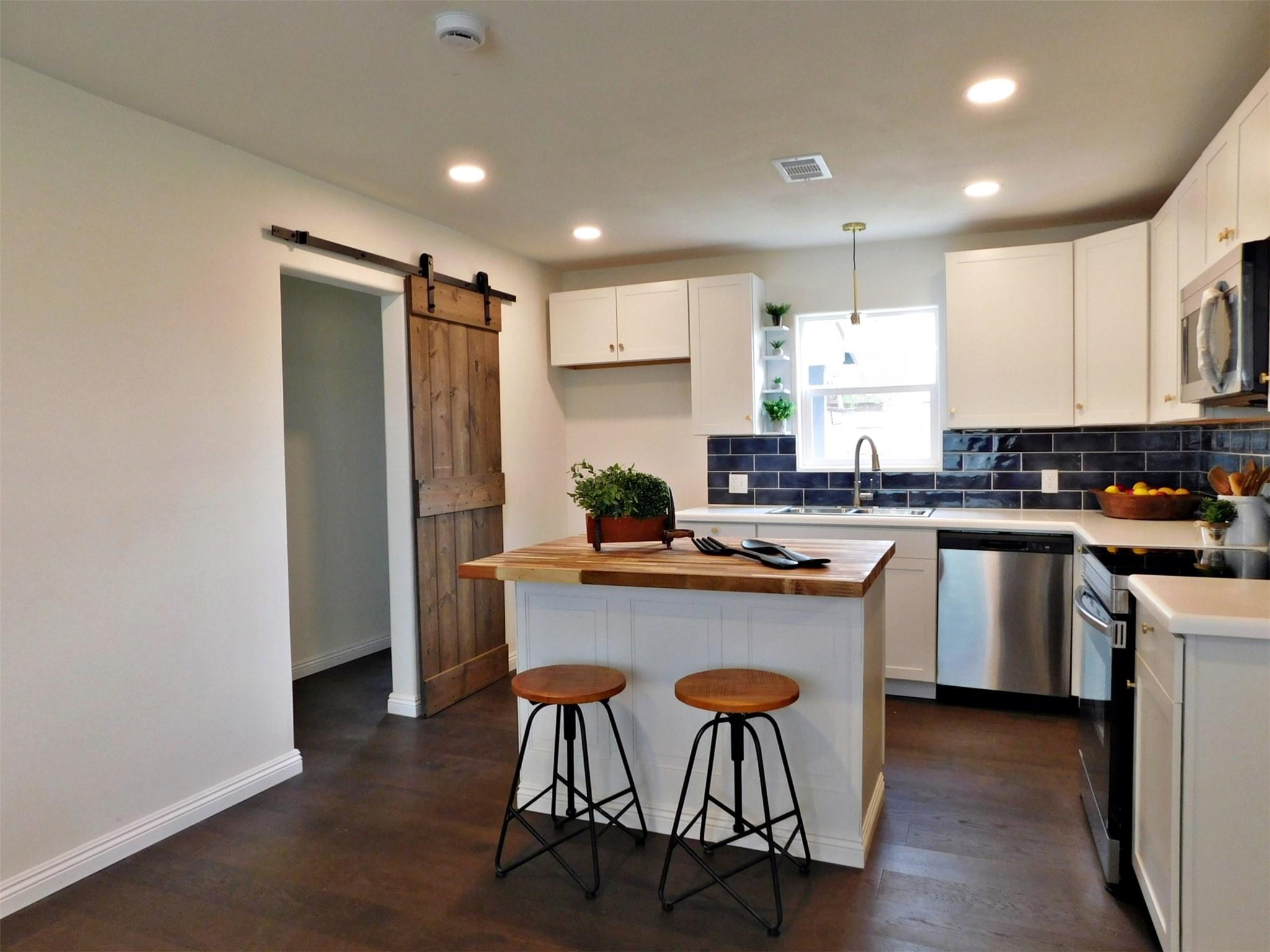 205 E Train St, Ellinger, TX 78938