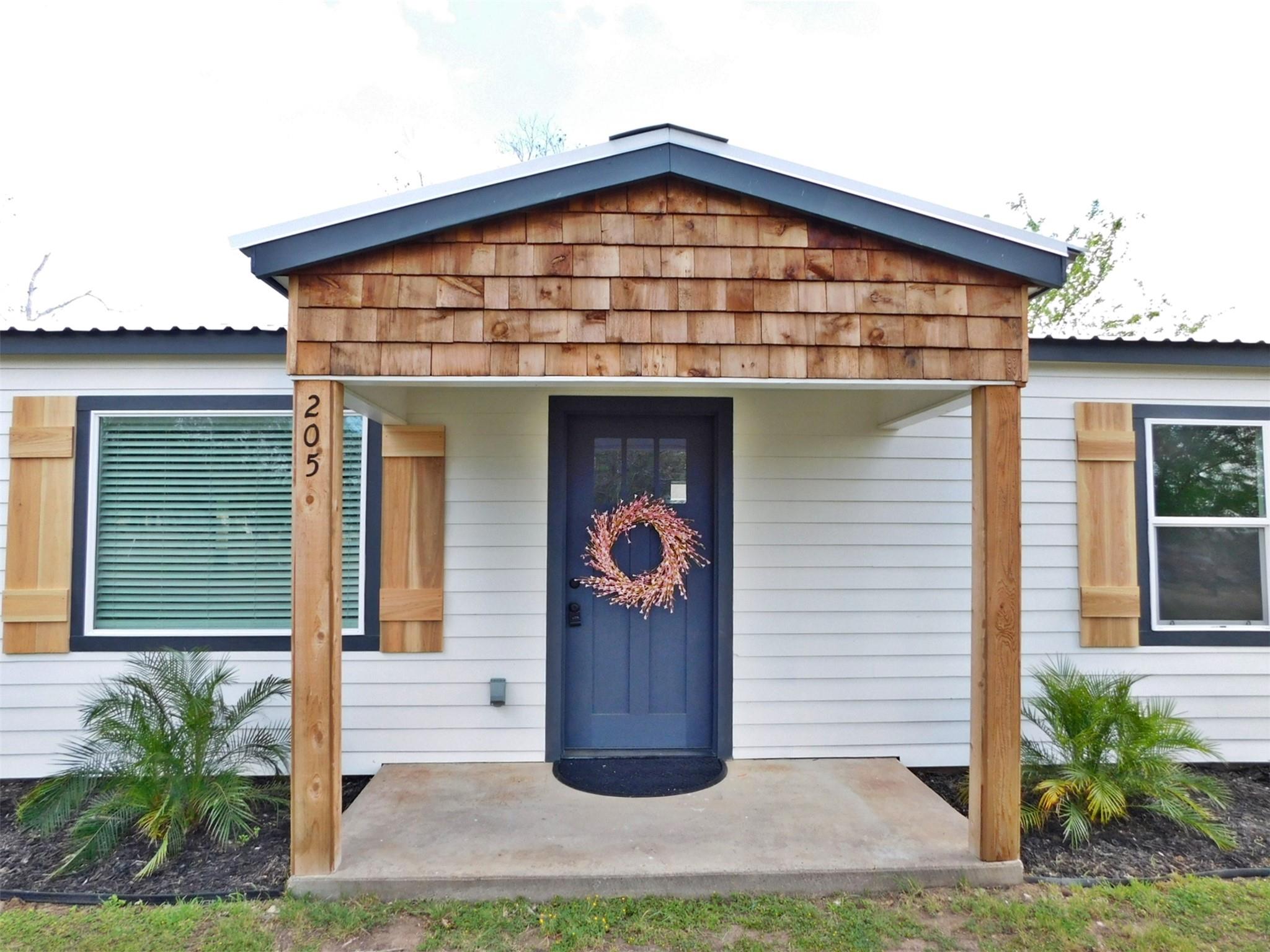 205 E Train St, Ellinger, TX 78938