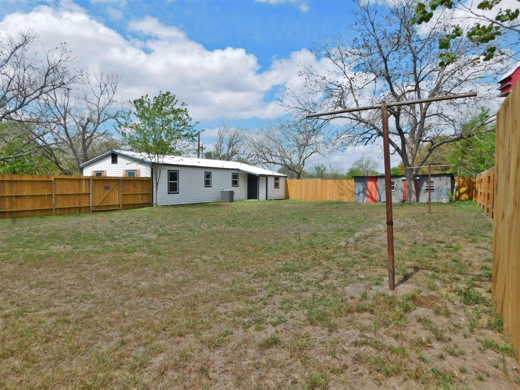 205 E Train St, Ellinger, TX 78938