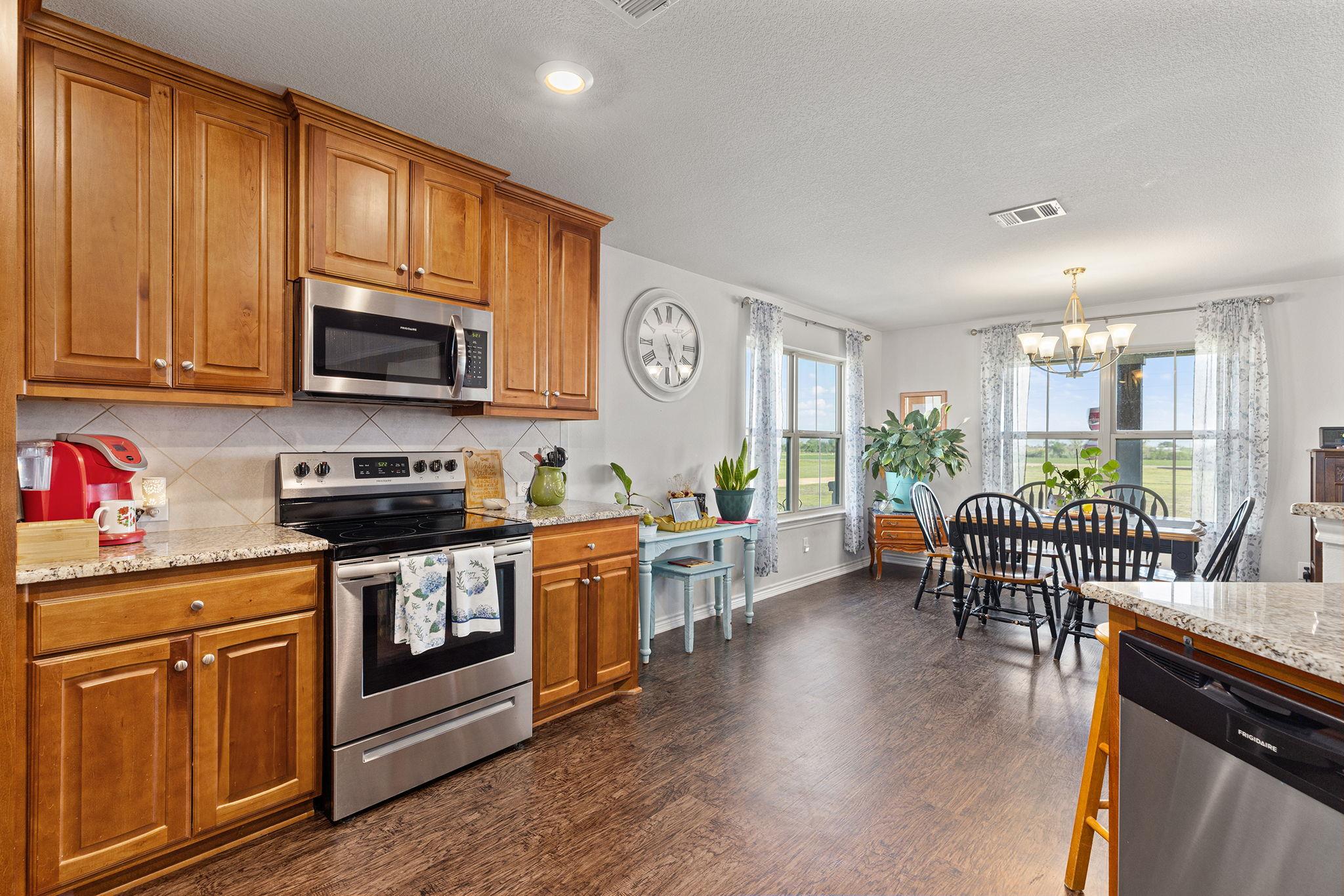 4846 County Road 327 Rd, Granger, TX 76530