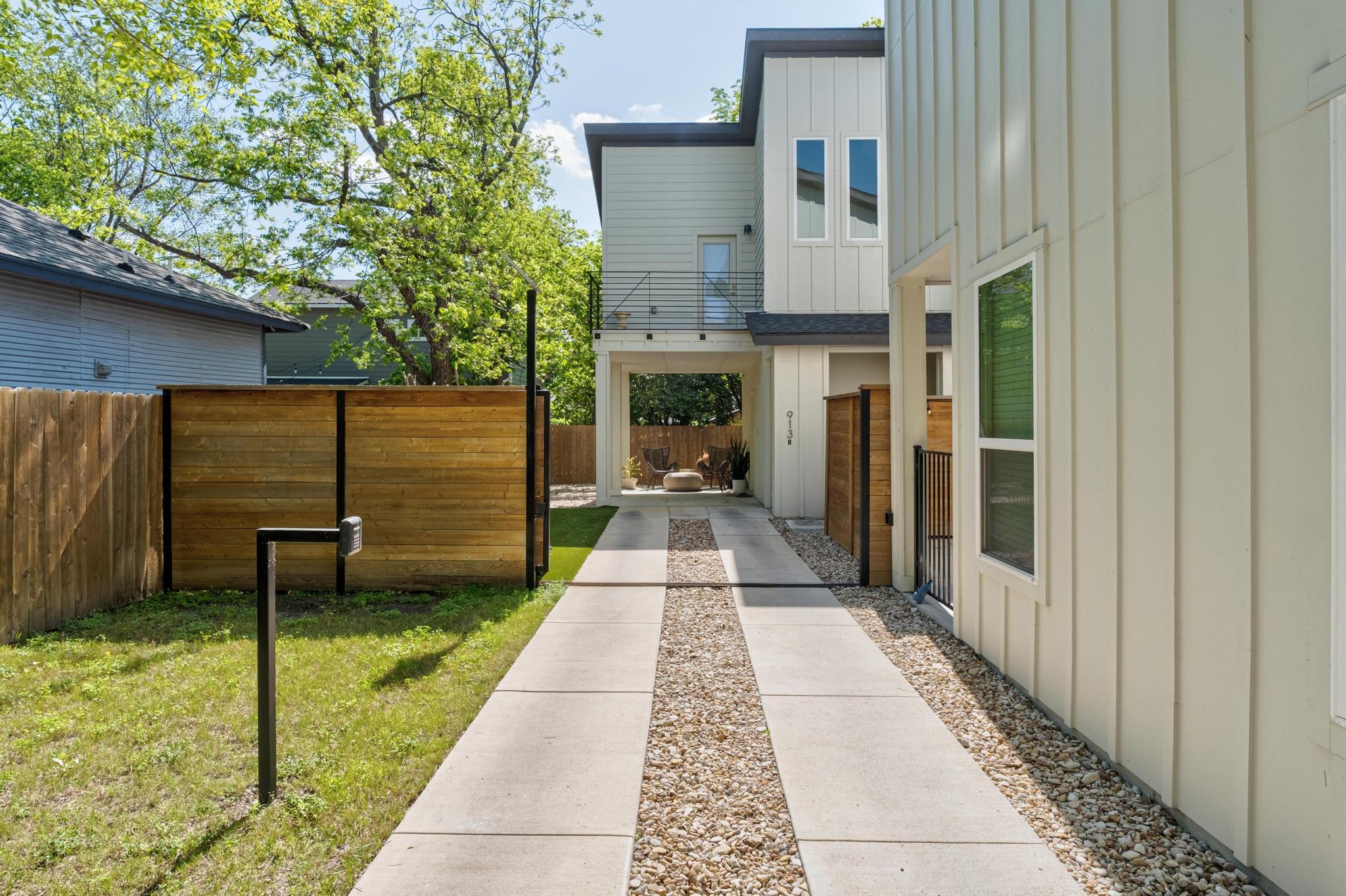 913 Valdez St # A & B, Austin, TX 78741