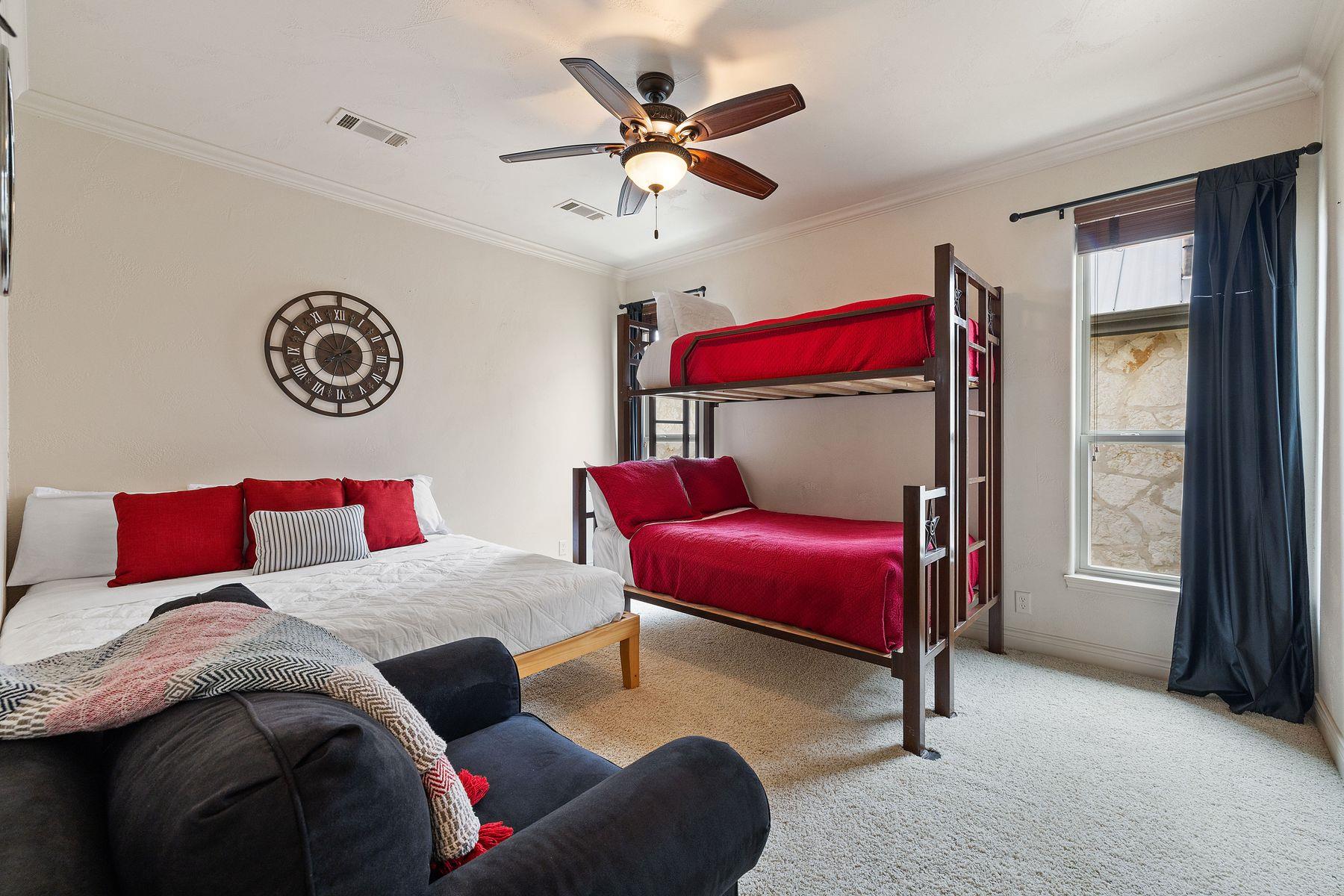 113 Wennmohs Pl, Horseshoe Bay, TX 78657