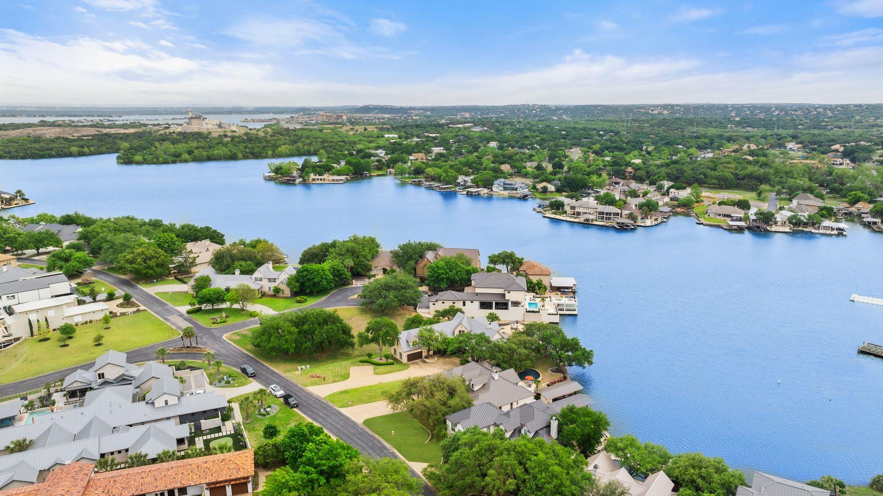 113 Wennmohs Pl, Horseshoe Bay, TX 78657