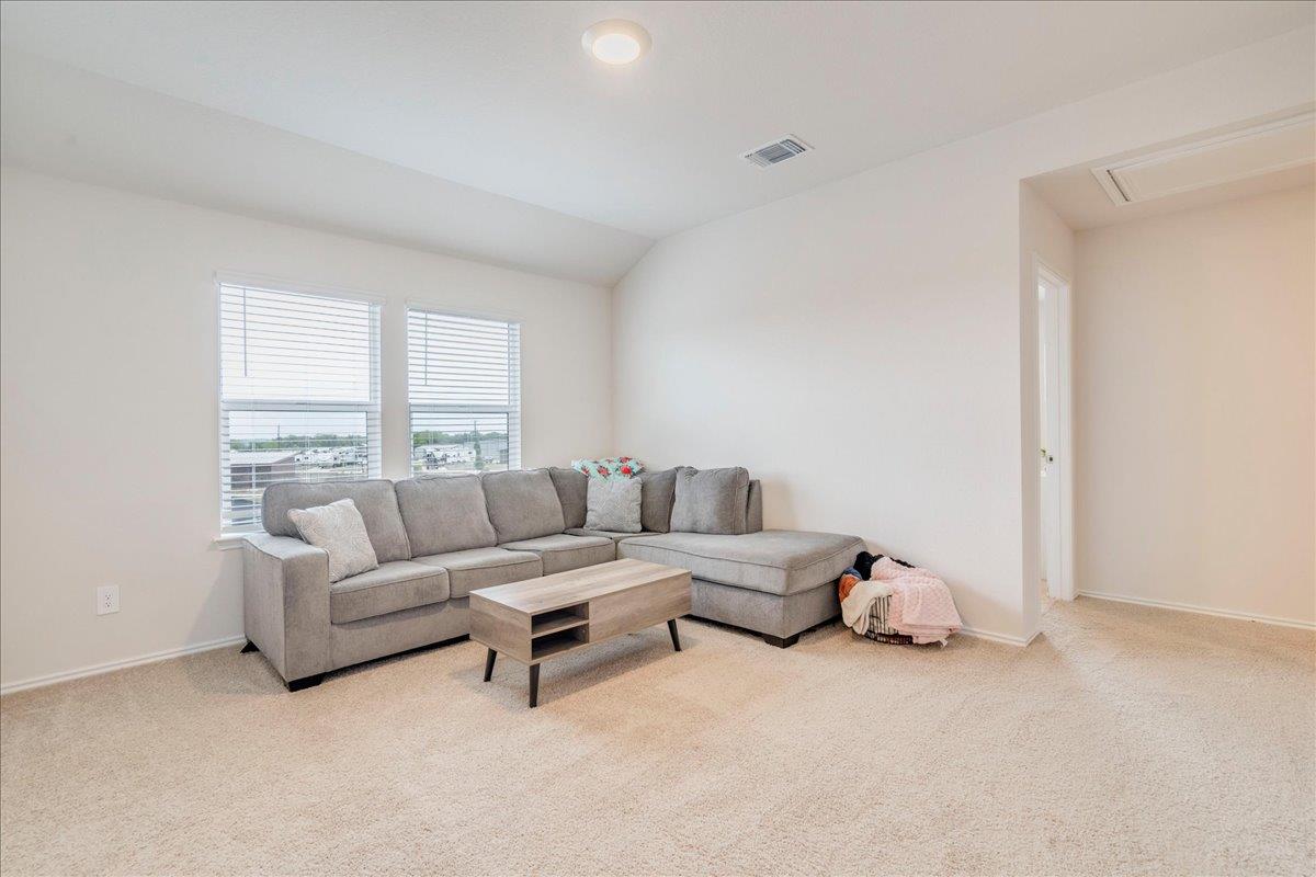 125 Frogmore Loop, Uhland, TX 78640