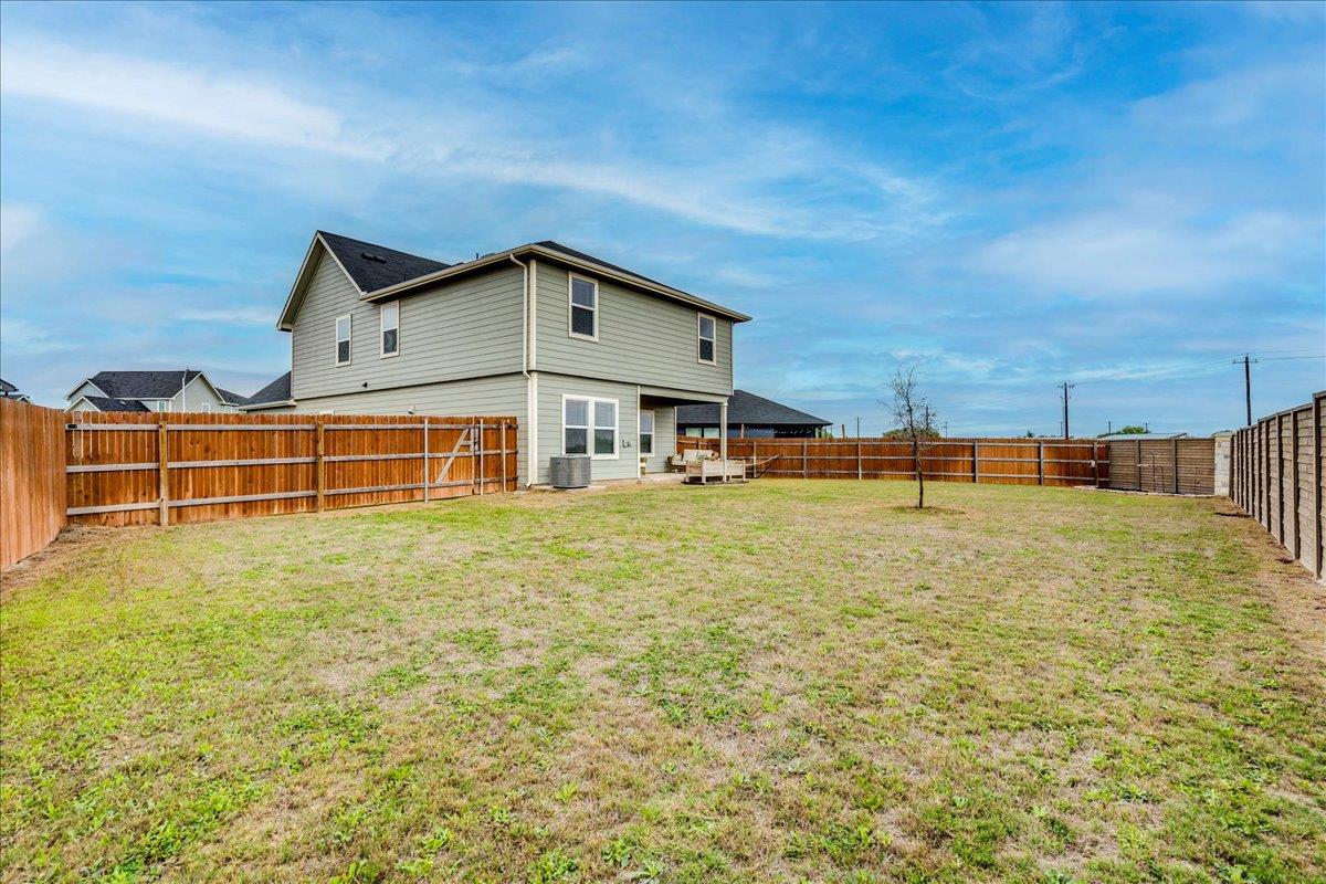 125 Frogmore Loop, Uhland, TX 78640