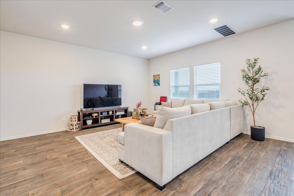 125 Frogmore Loop, Uhland, TX 78640