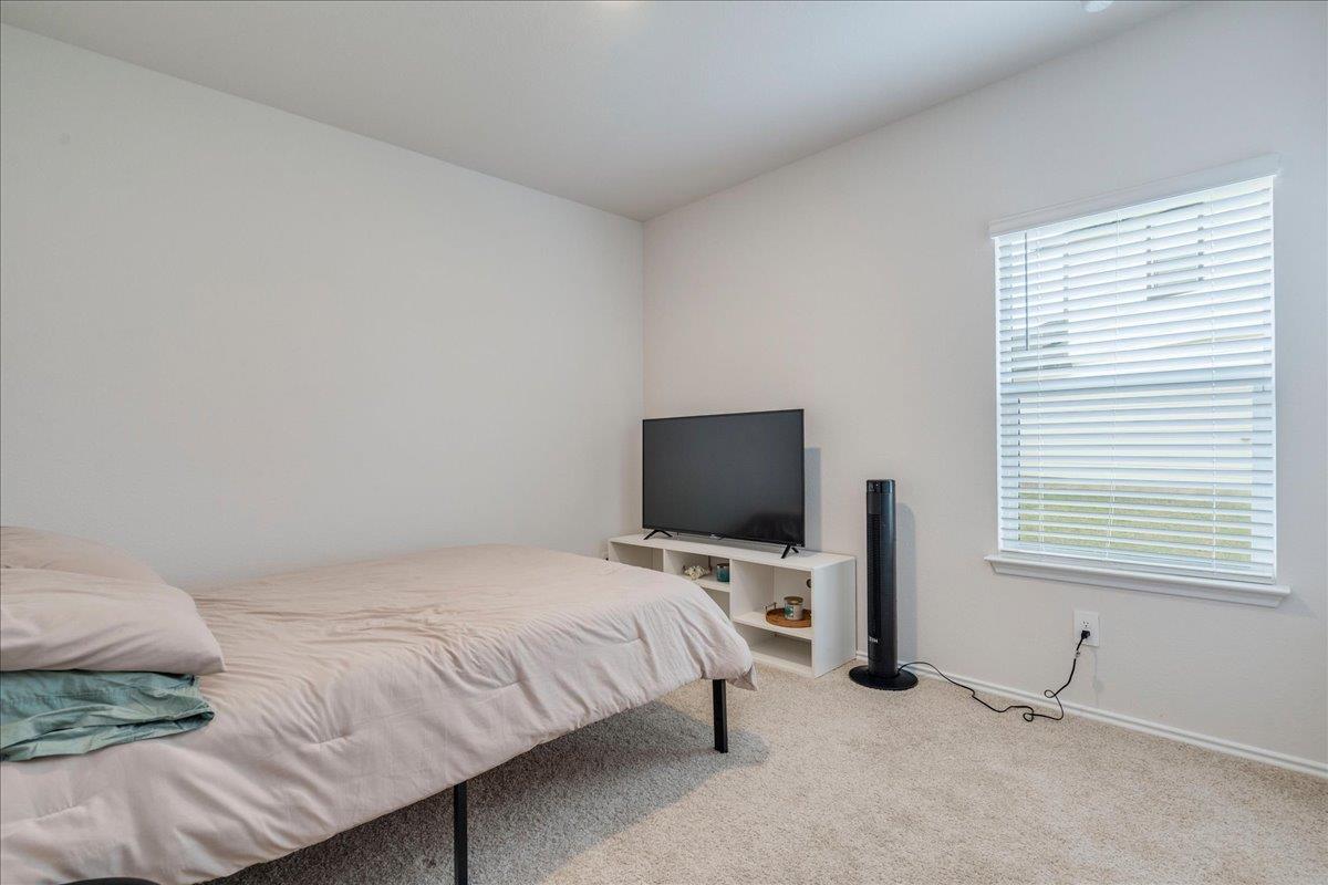 125 Frogmore Loop, Uhland, TX 78640