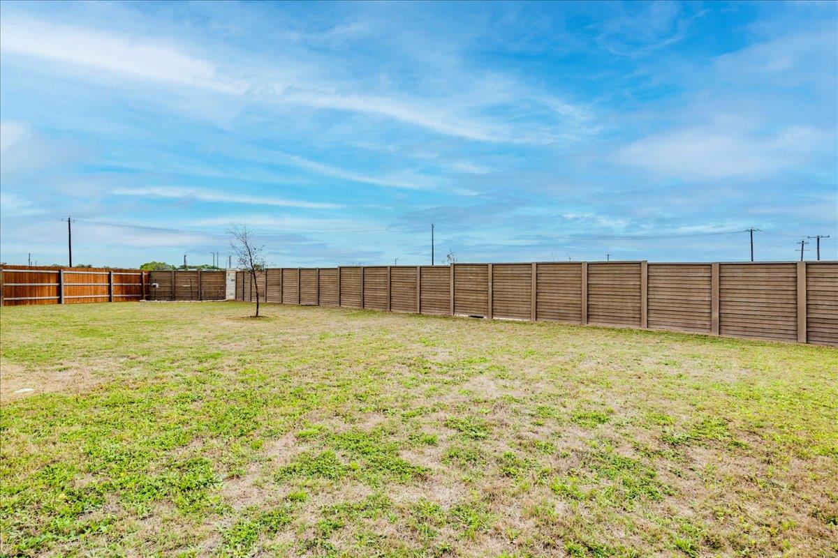 125 Frogmore Loop, Uhland, TX 78640