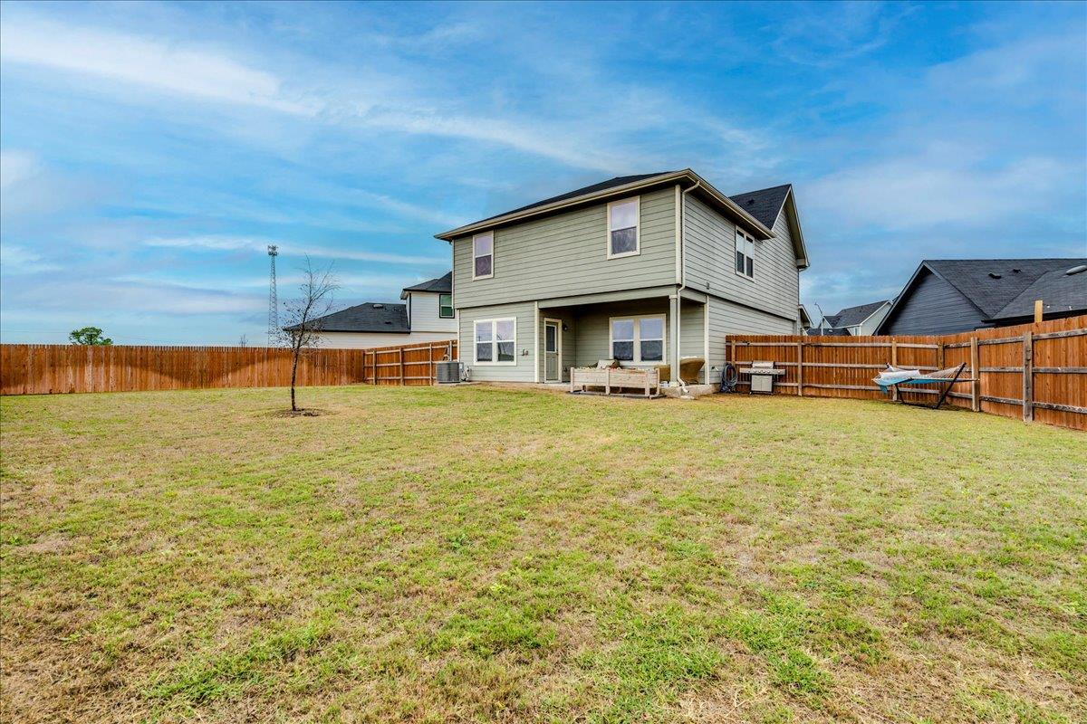 125 Frogmore Loop, Uhland, TX 78640