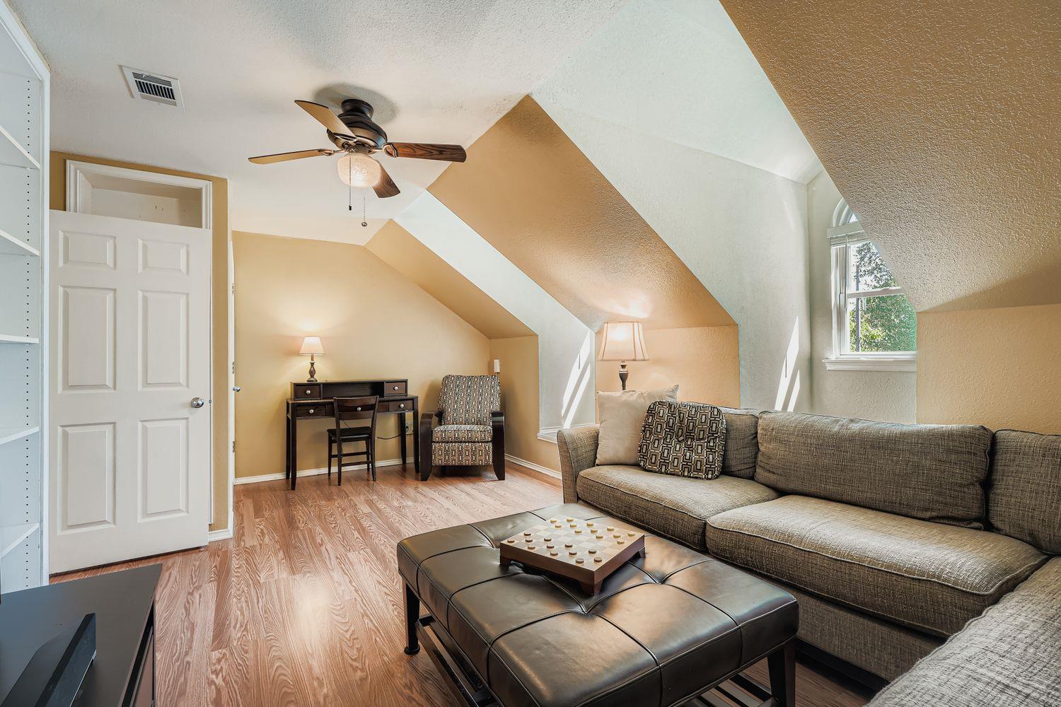 2600 Winding Brook Dr, Austin, TX 78748