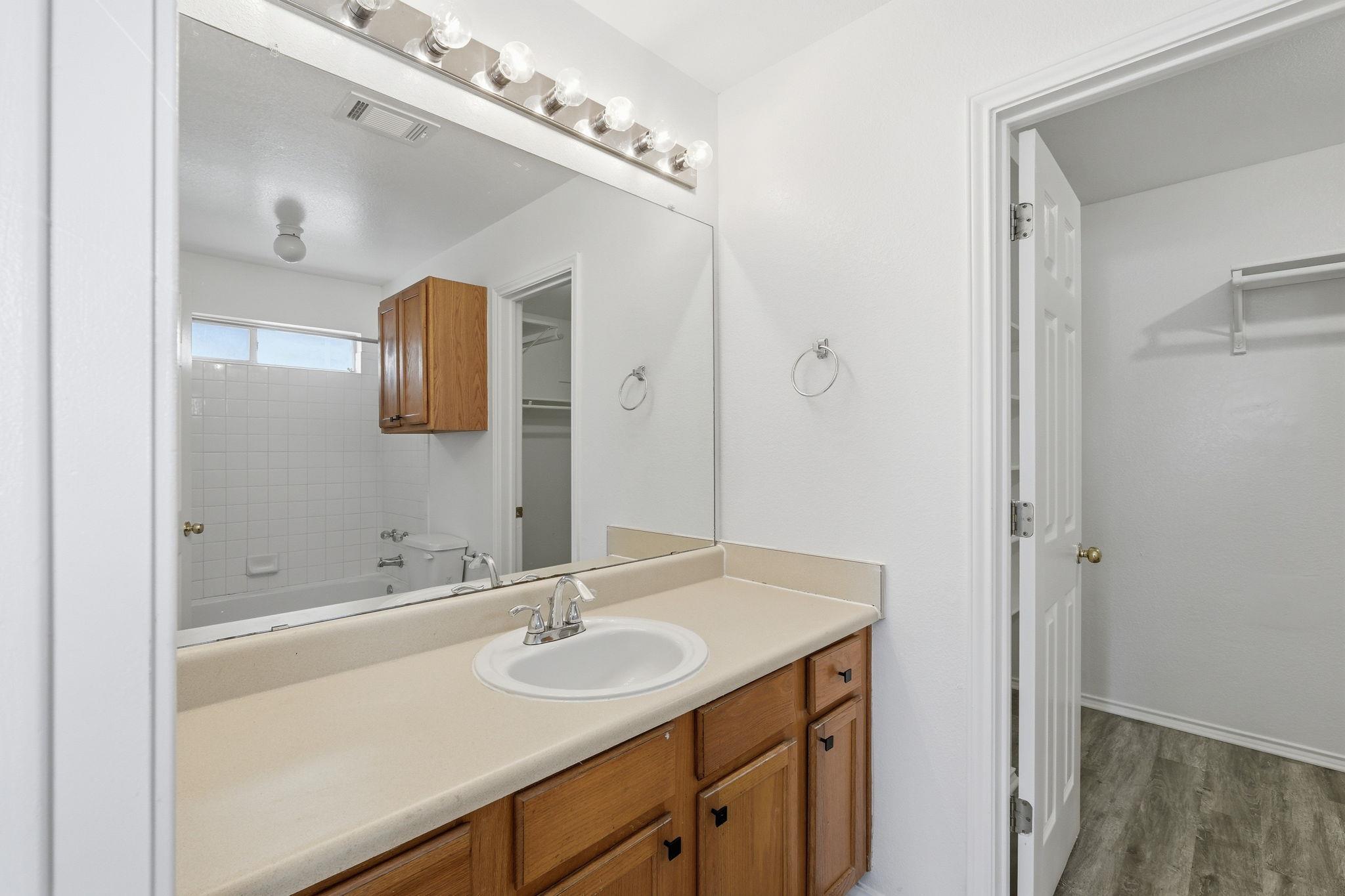 2849 SOUTHAMPTON Way # B, Round Rock, TX 78664