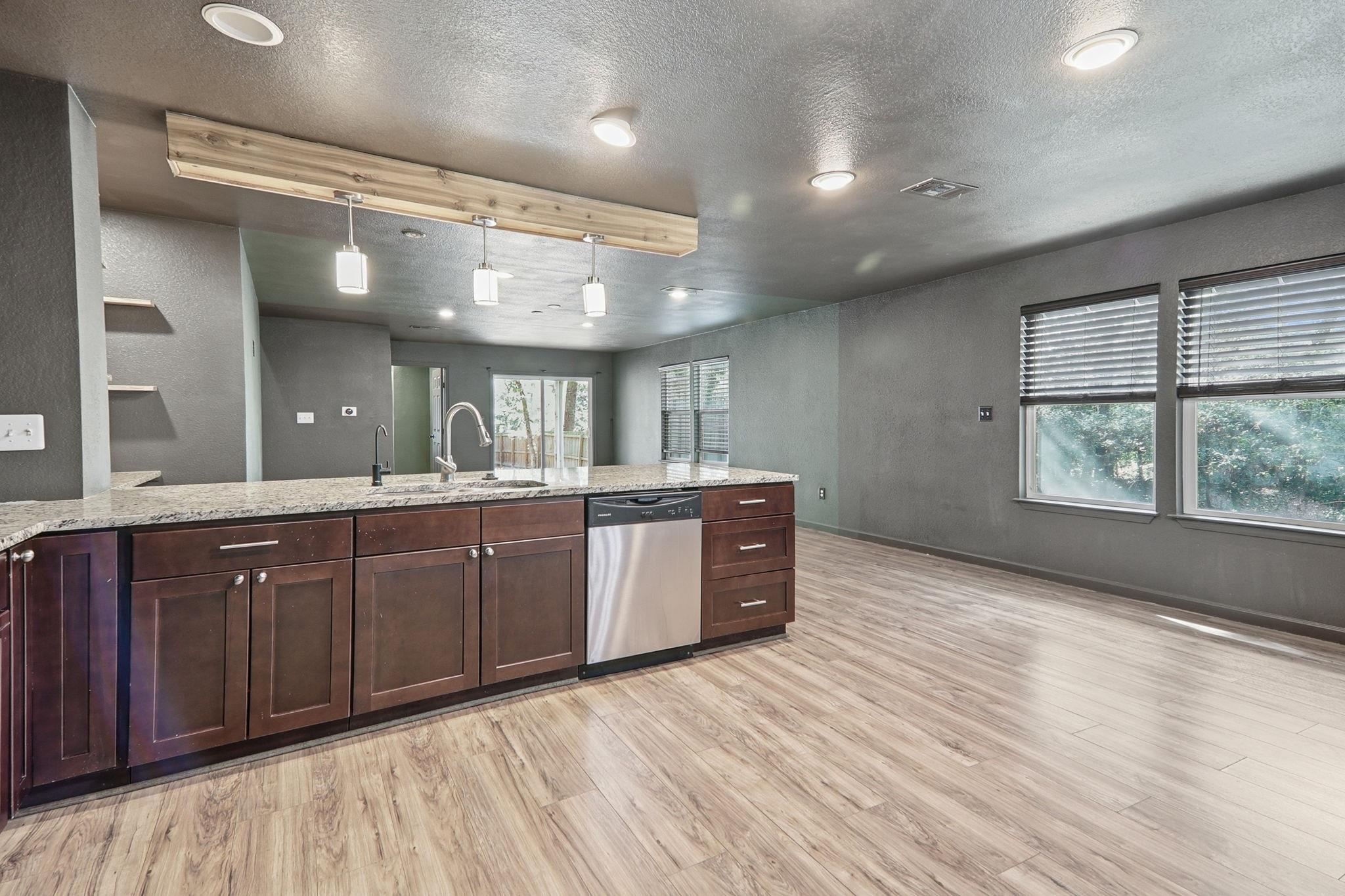 119 N Kanaio Dr, Bastrop, TX 78602