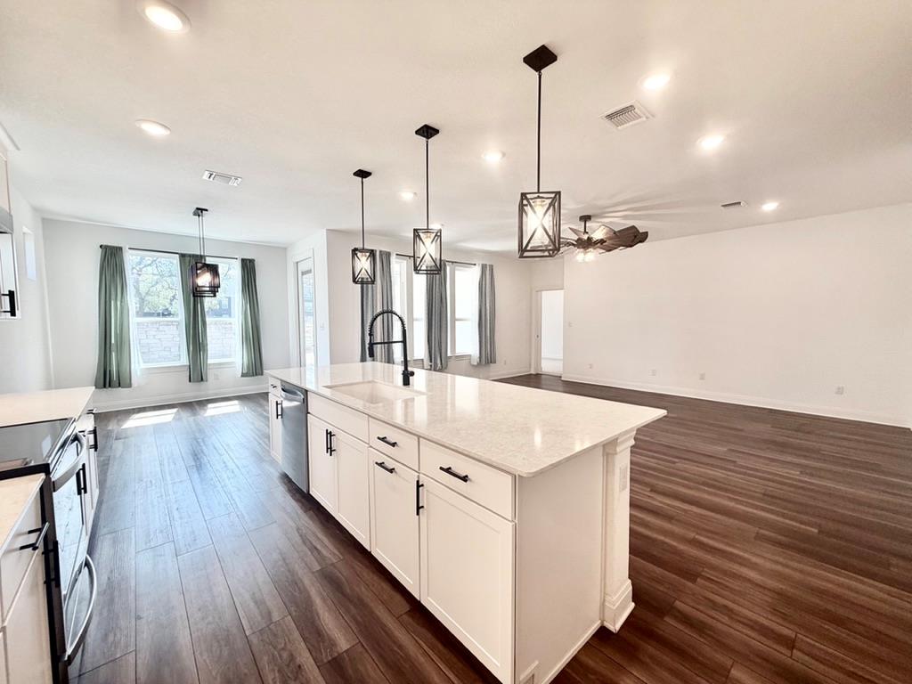 125 Slenderleaf Dr, Marble Falls, TX 78654