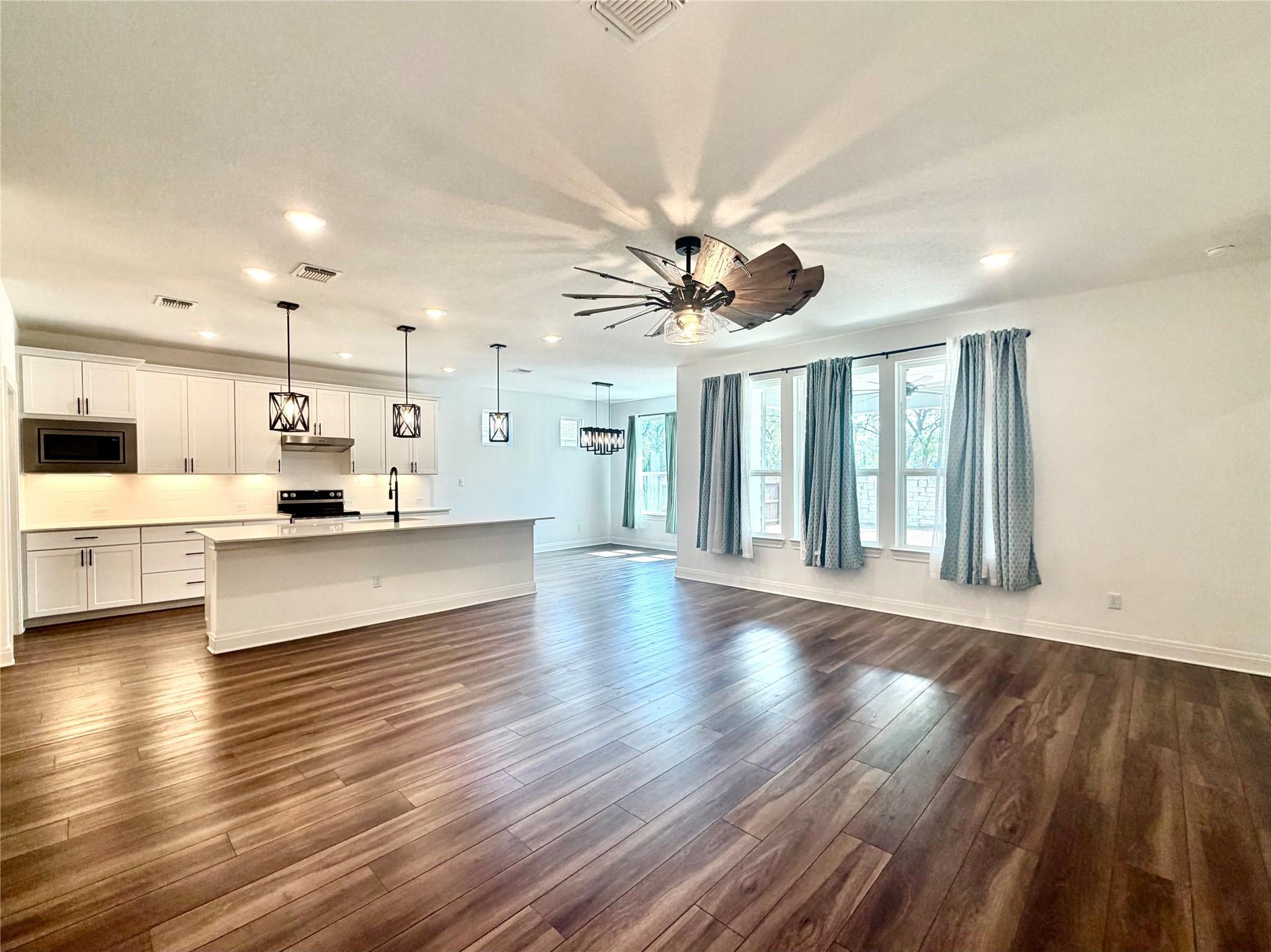 125 Slenderleaf Dr, Marble Falls, TX 78654