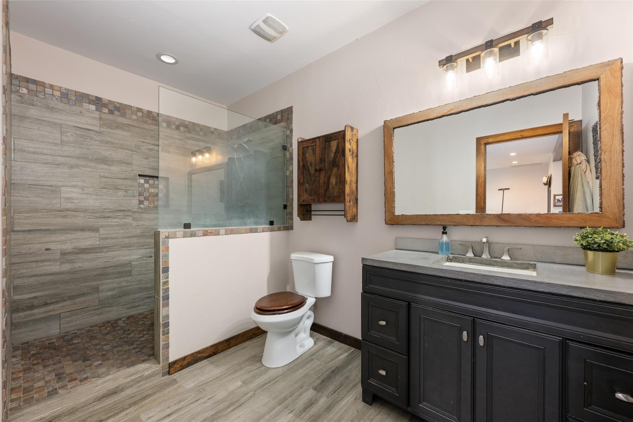 700 County Road 466, Elgin, TX 78621