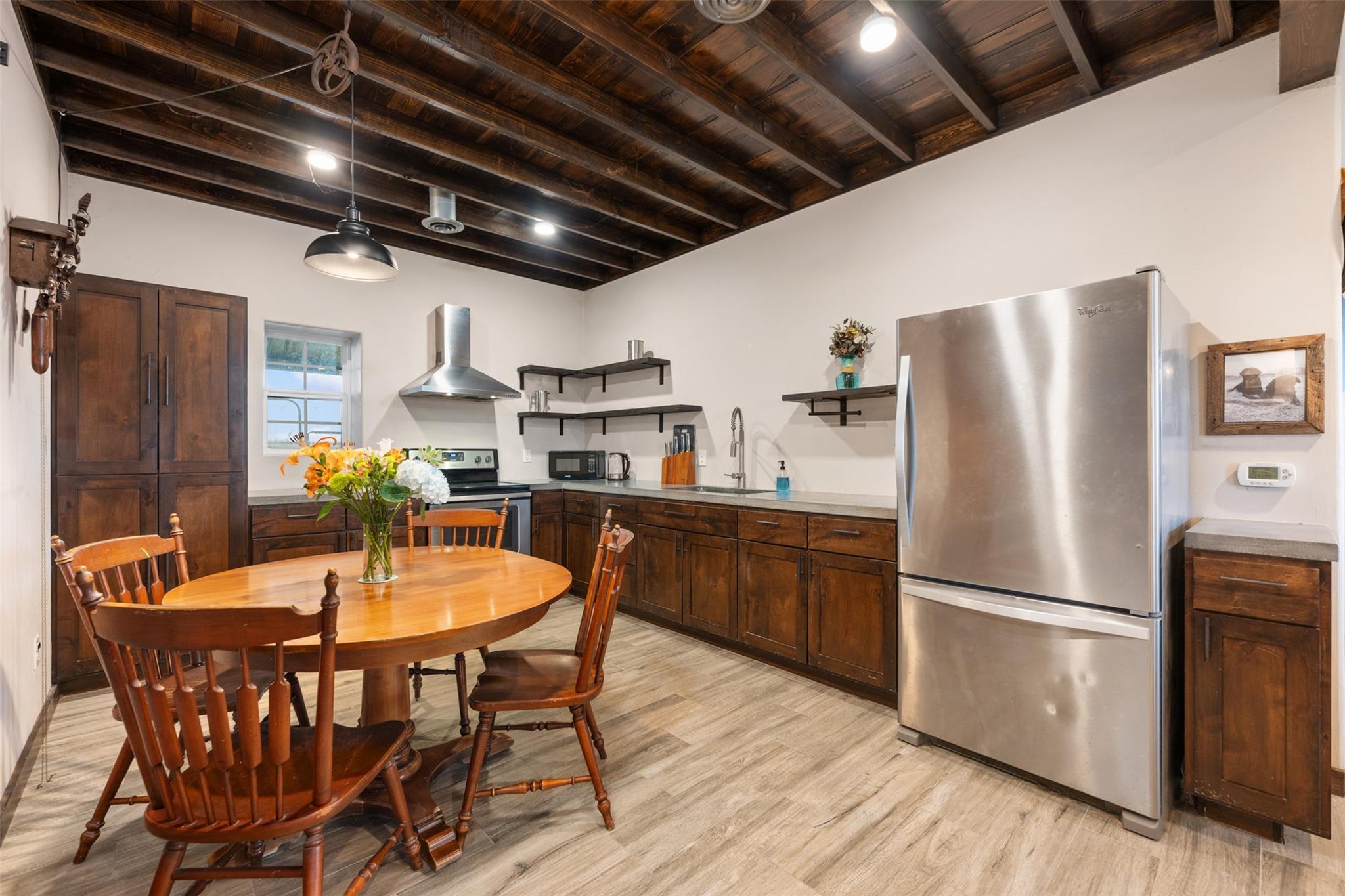 700 County Road 466, Elgin, TX 78621