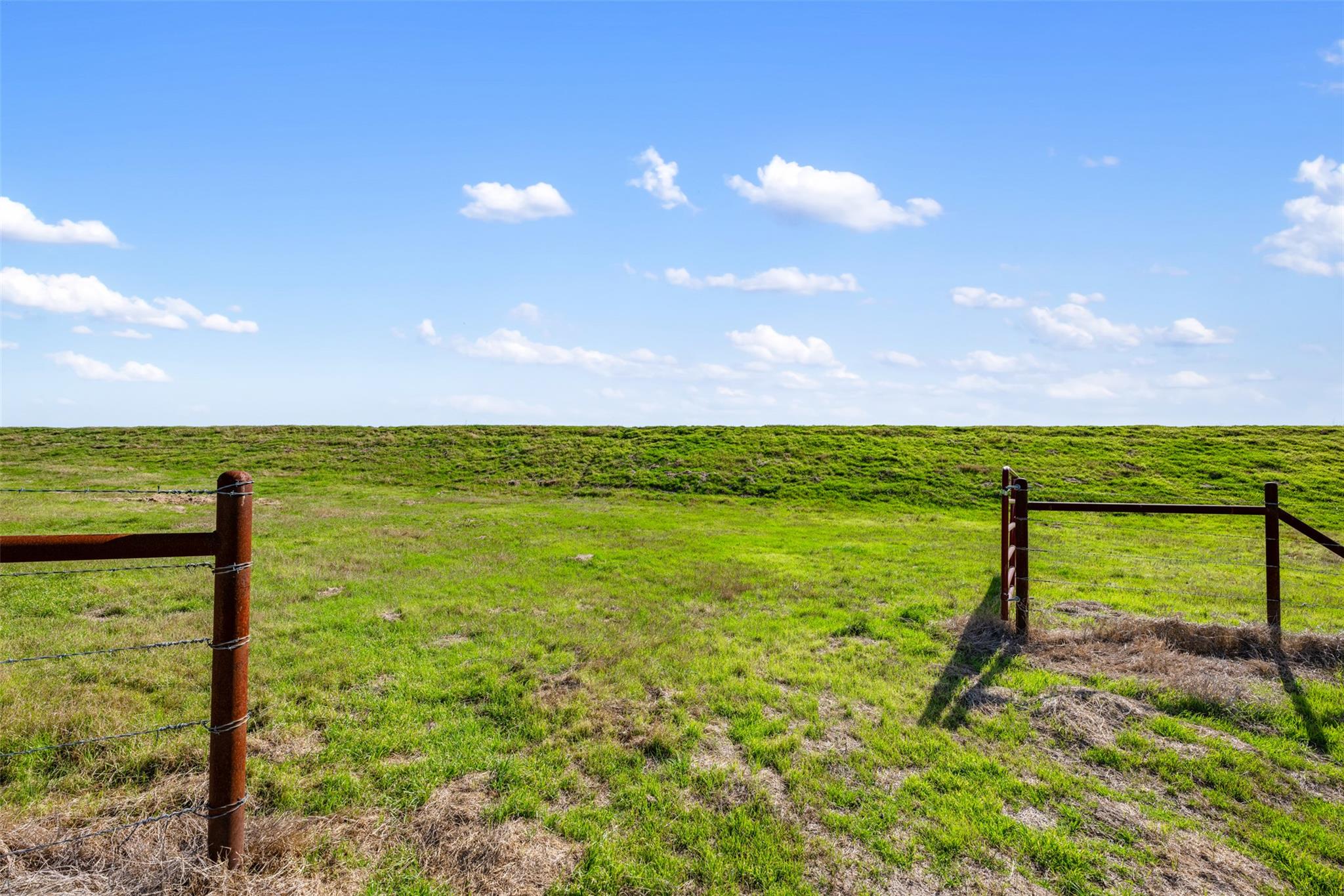 700 County Road 466, Elgin, TX 78621