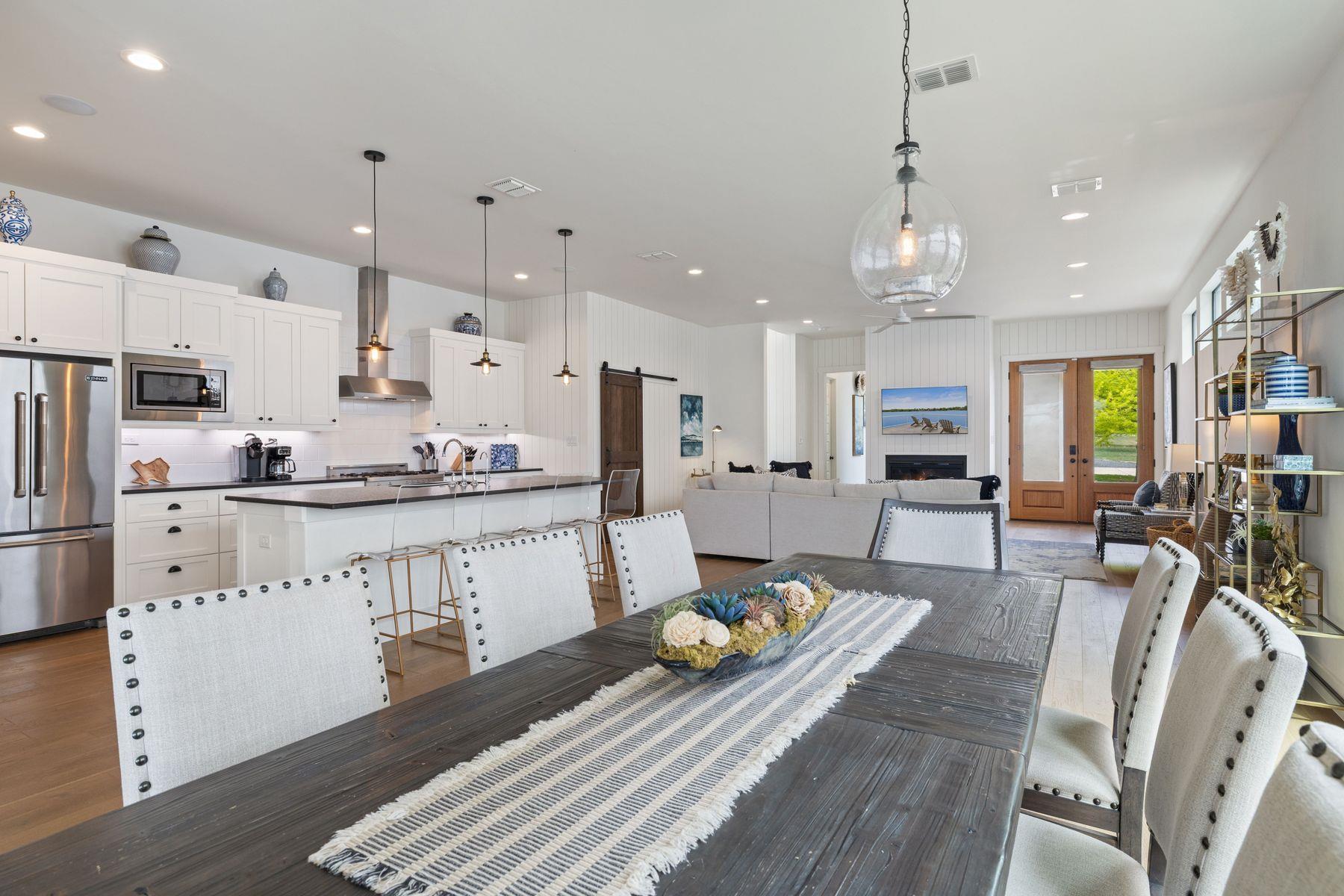 1324 Euel Moore Dr, Kingsland, TX 78639