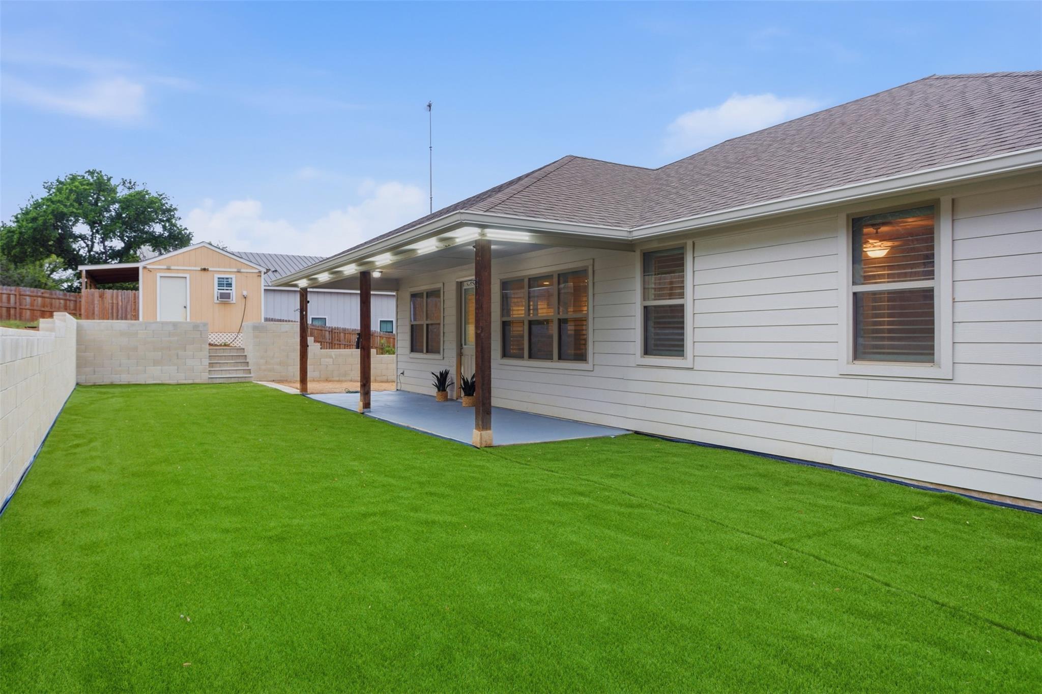 511 Taylor Dr, Horseshoe Bay, TX 78657