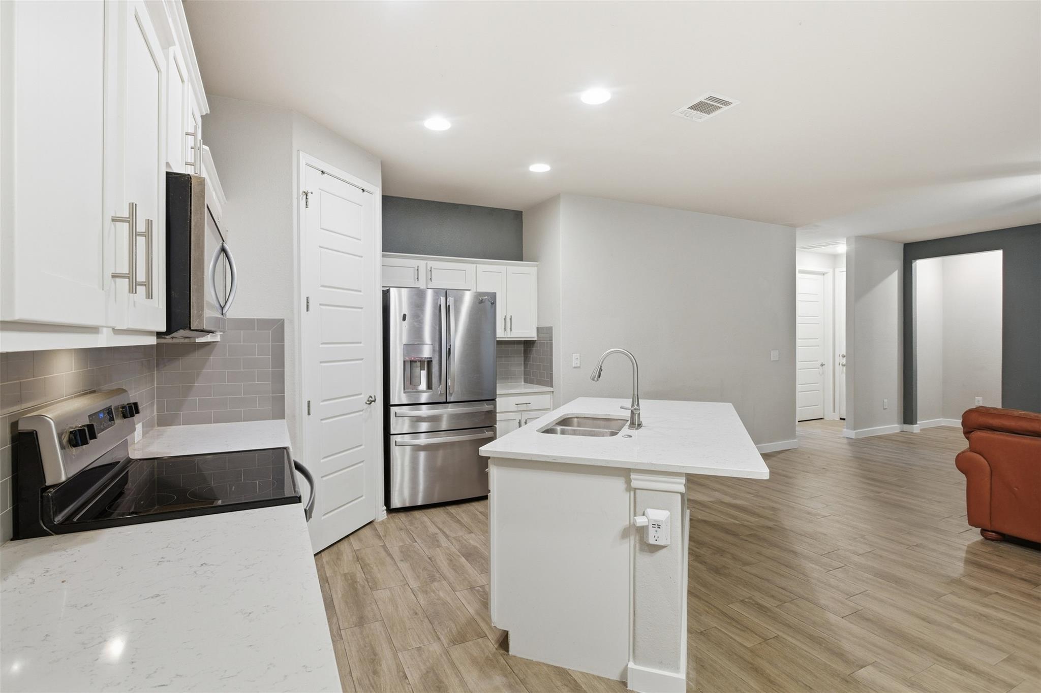 511 Taylor Dr, Horseshoe Bay, TX 78657