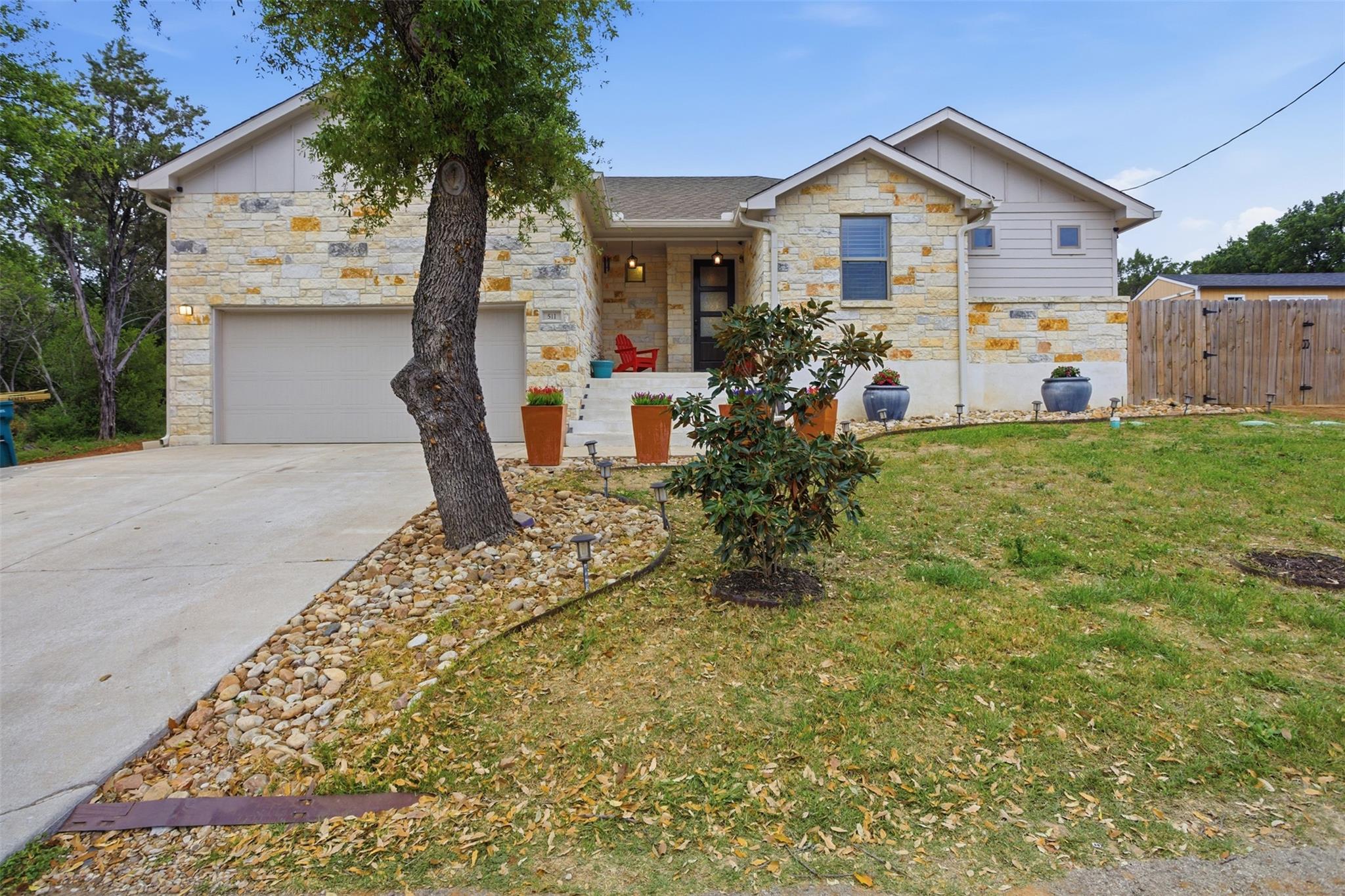 511 Taylor Dr, Horseshoe Bay, TX 78657