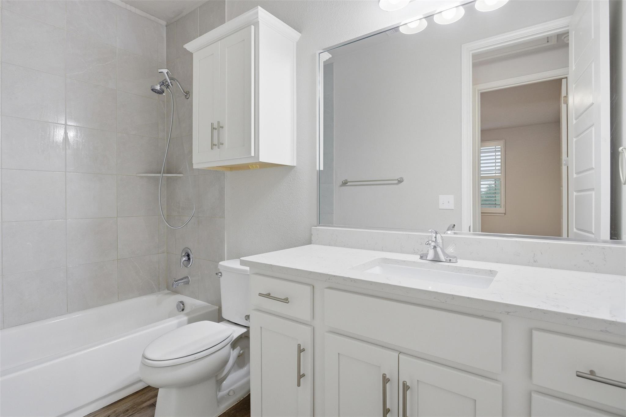 511 Taylor Dr, Horseshoe Bay, TX 78657