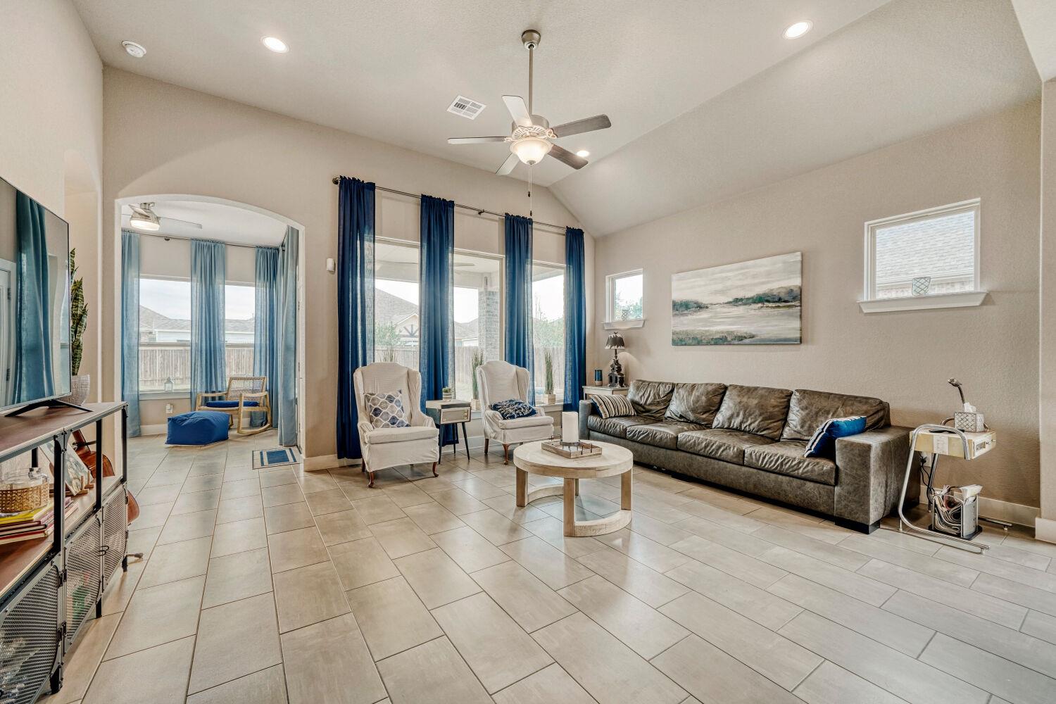 3317 Nighthawk Dive Ln, Pflugerville, TX 78660