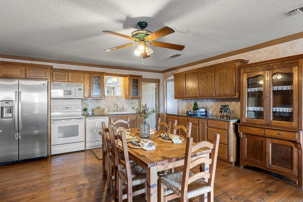 158 Watch Hill Rd, Stonewall, TX 78671