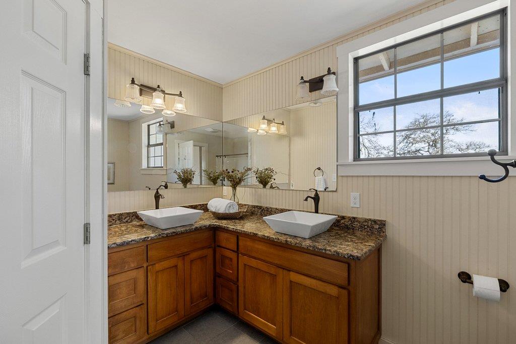 158 Watch Hill Rd, Stonewall, TX 78671