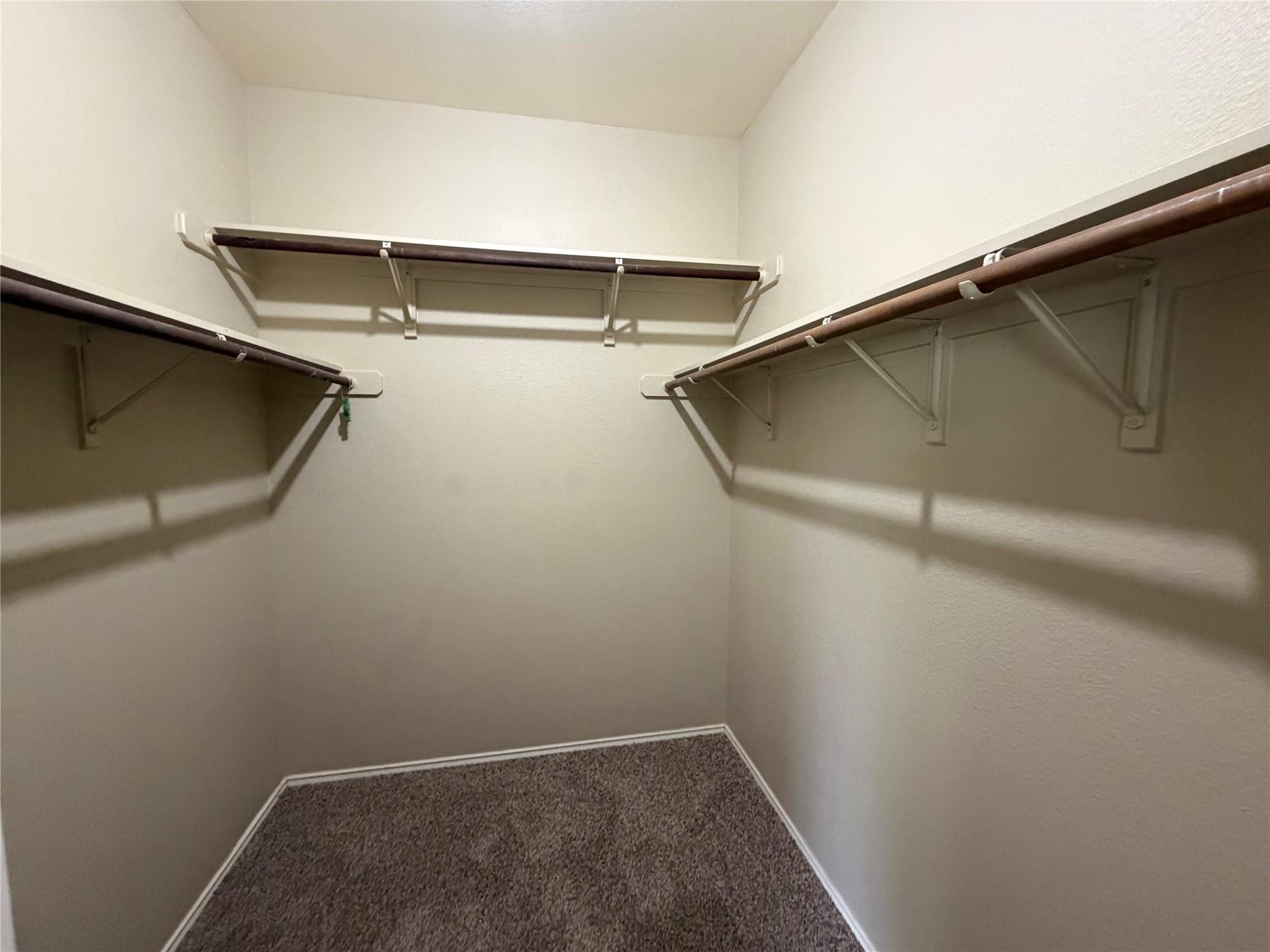 1512 S Medina St, Lockhart, TX 78644