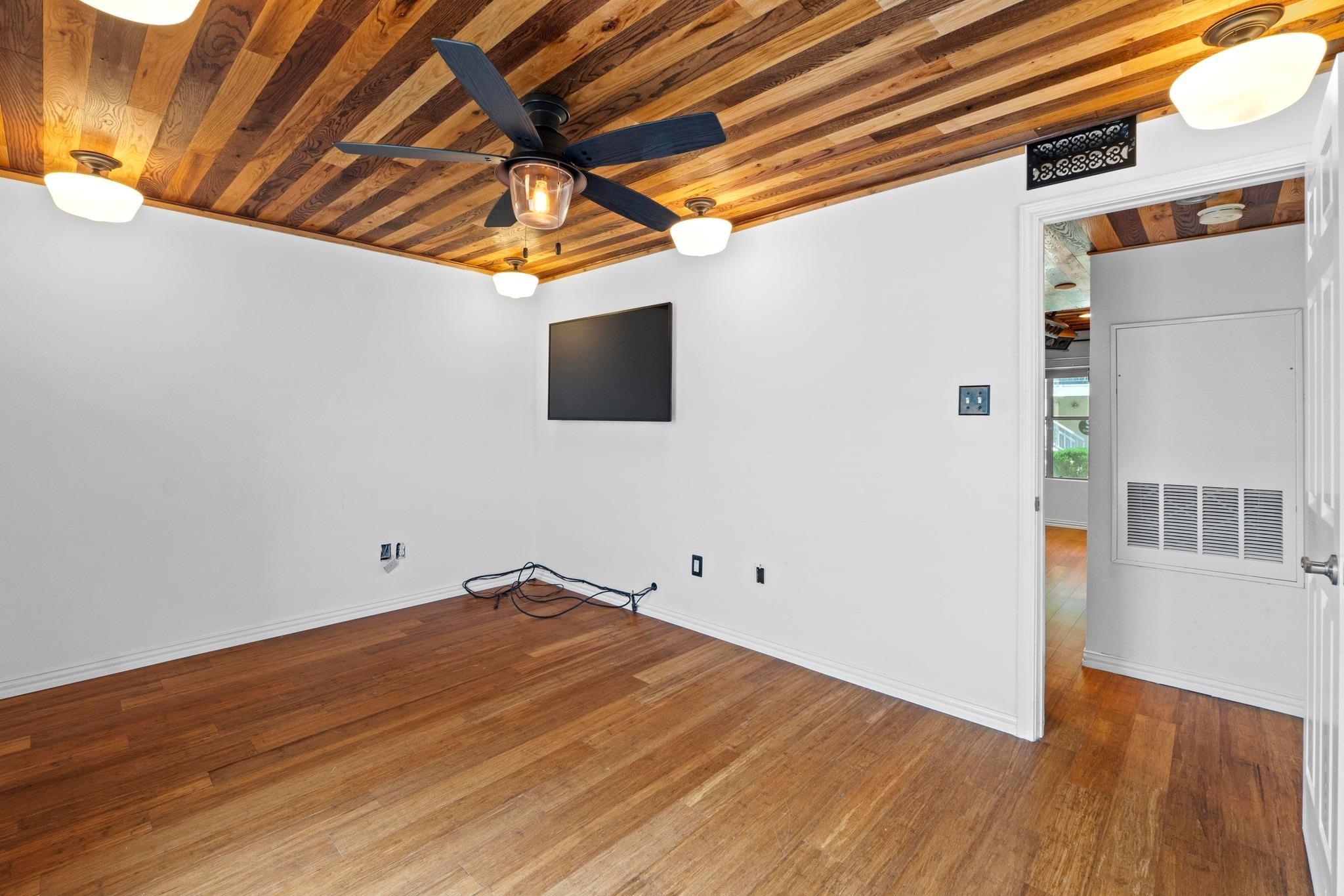 2450 Ashdale Dr # D-106, Austin, TX 78757