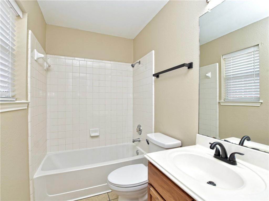 7220 Black Panda Trl, Del Valle, TX 78617