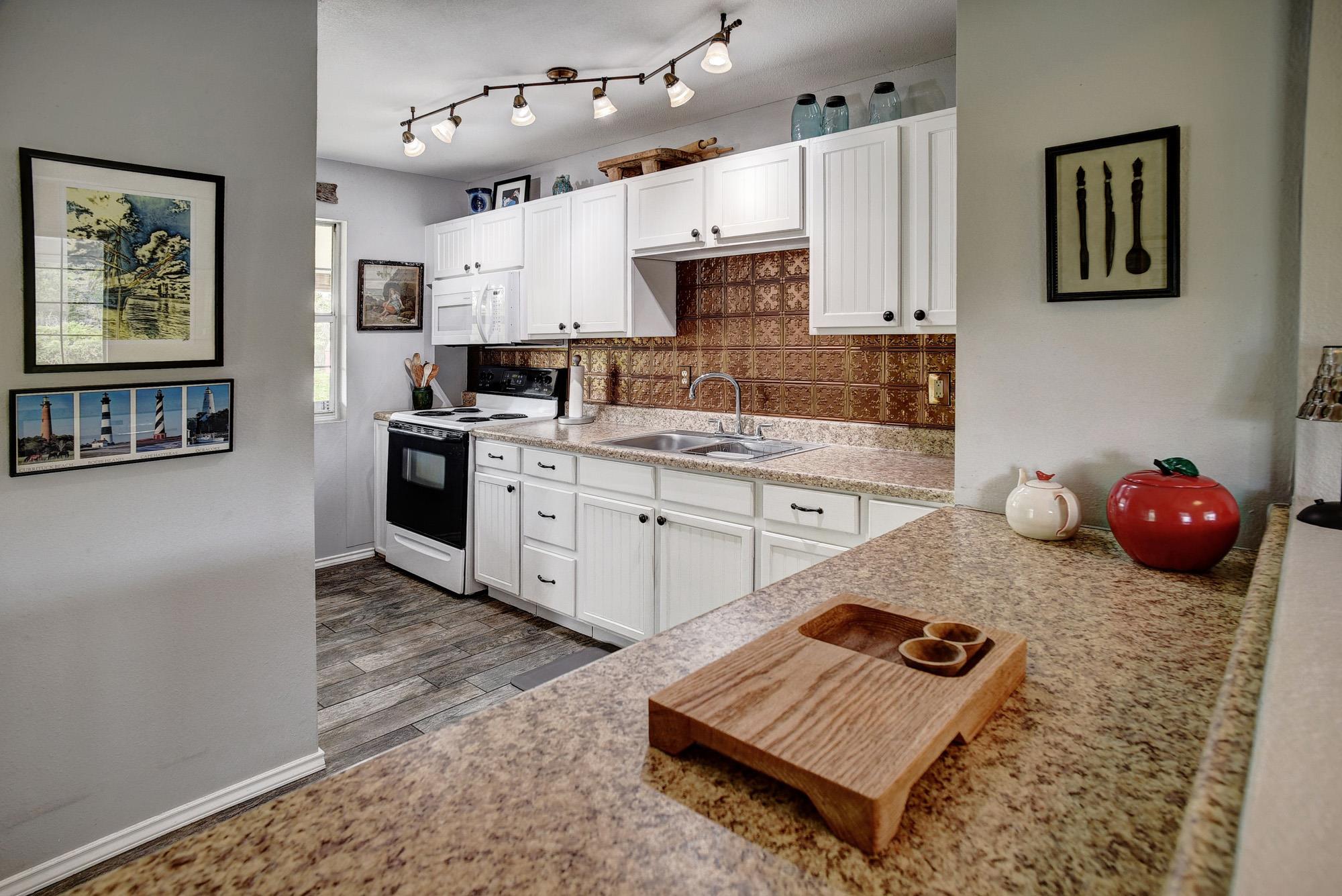 358 Lower Red Rock Rd, Bastrop, TX 78602