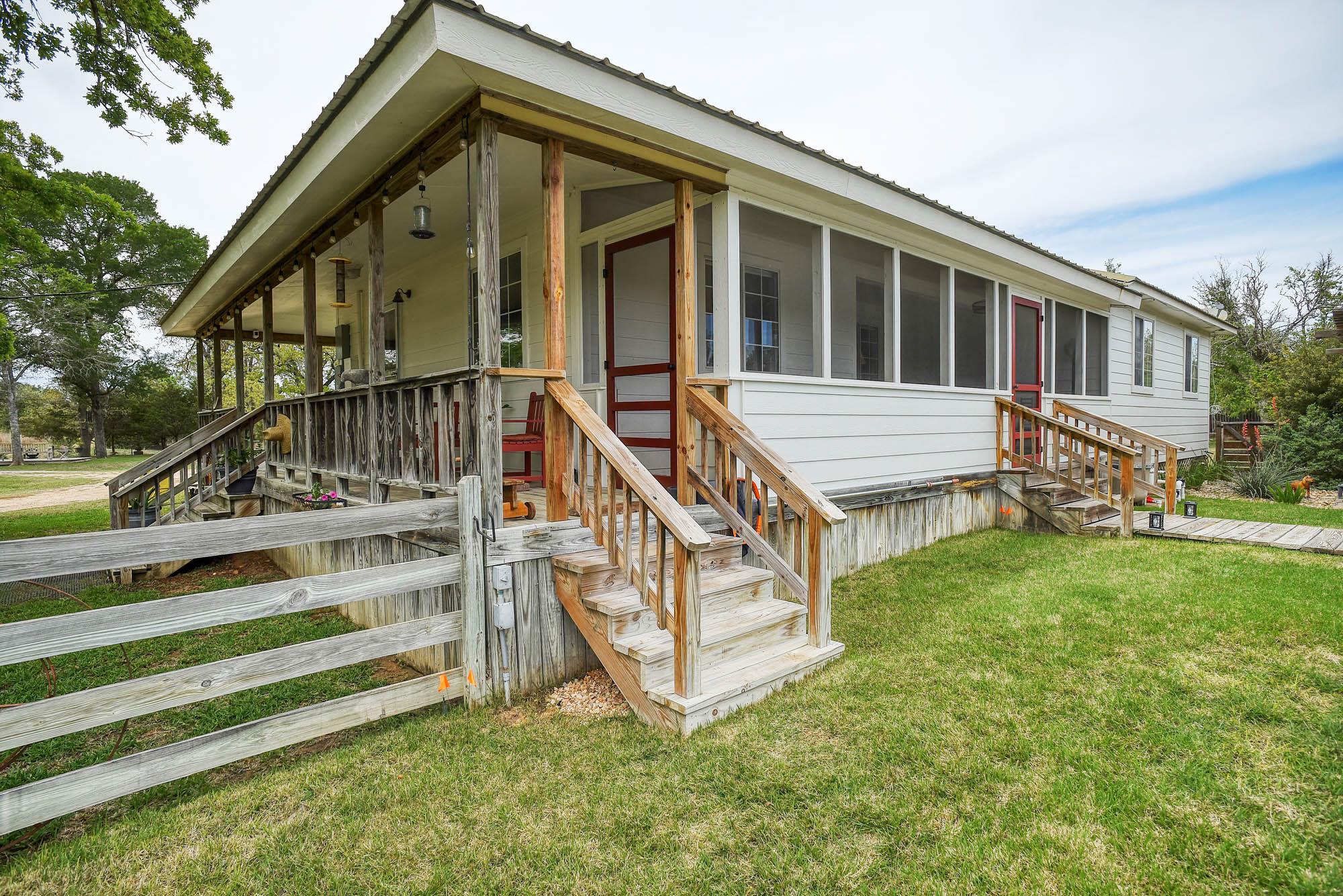 358 Lower Red Rock Rd, Bastrop, TX 78602