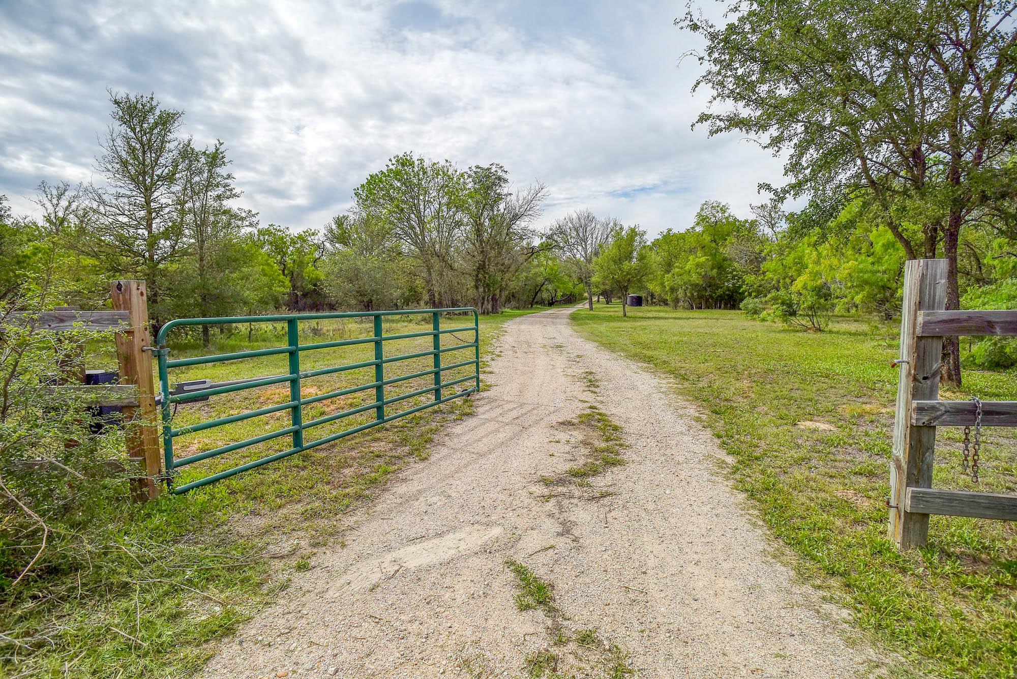 358 Lower Red Rock Rd, Bastrop, TX 78602